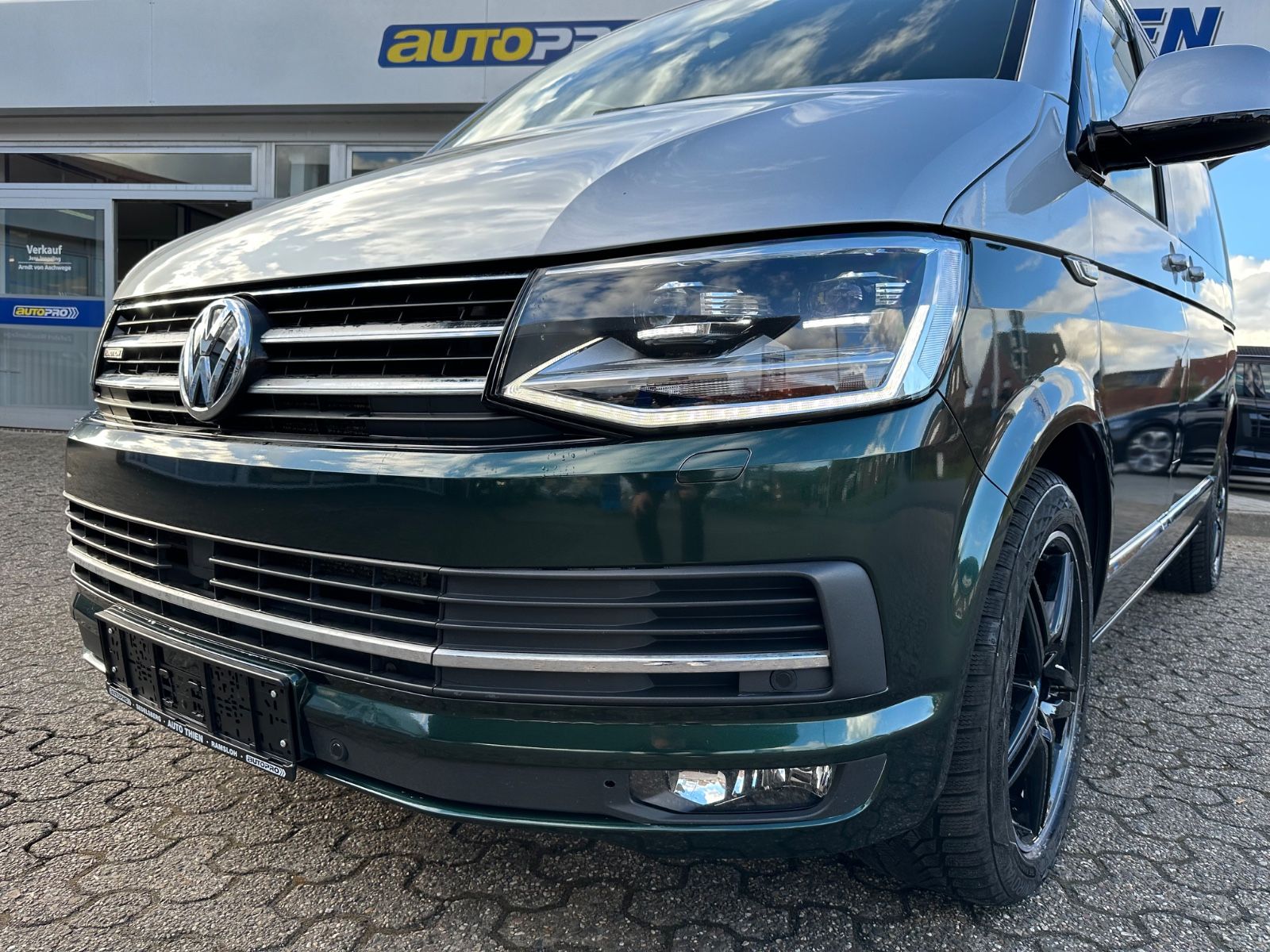 Fahrzeugabbildung Volkswagen T6 Multivan 2.0 TDI 4M Highline Standhzg/AHK/LED