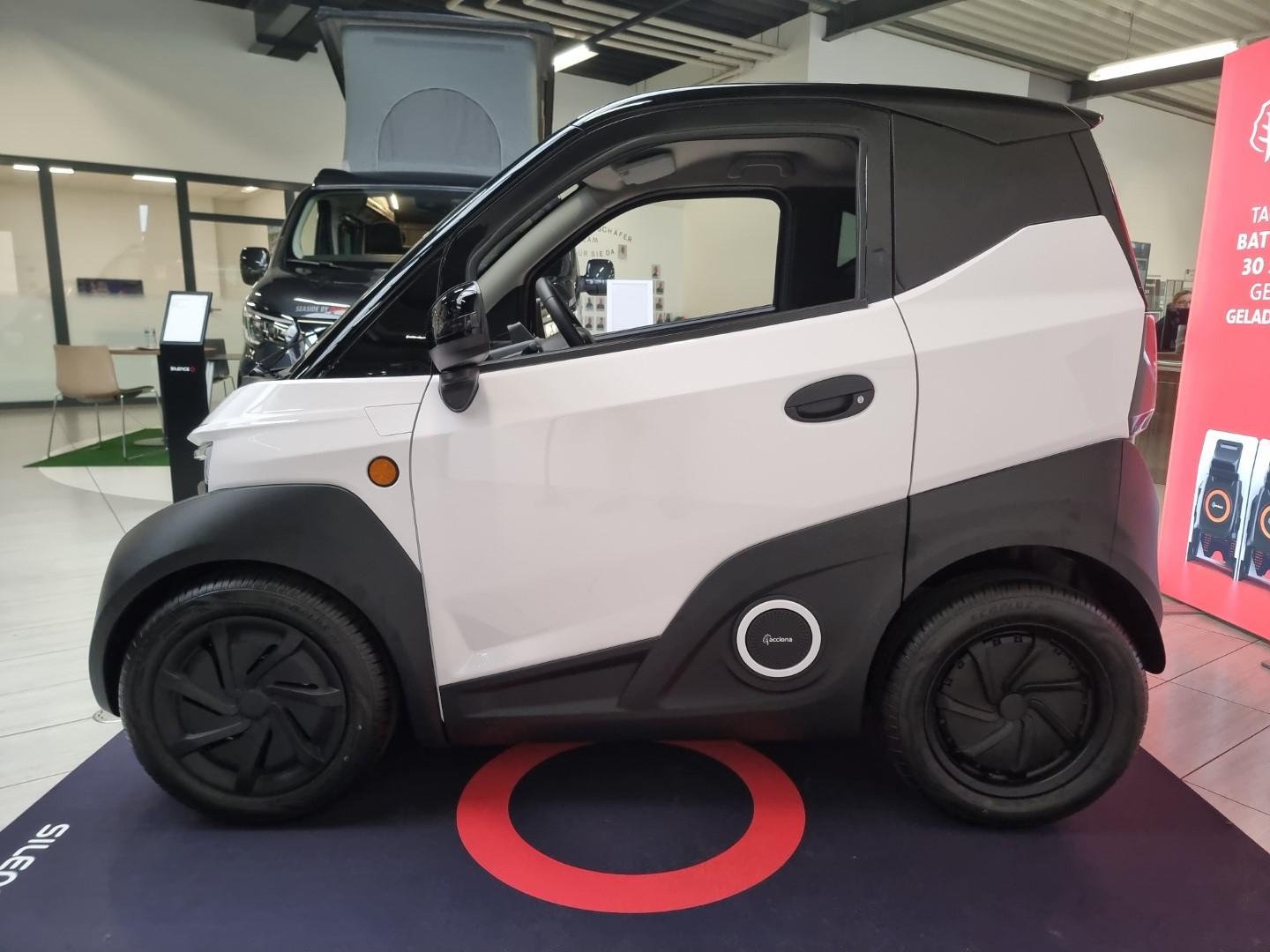 Silence S04 2 Batterien L6 11,2kWh 175km 45km/h LED Keyl