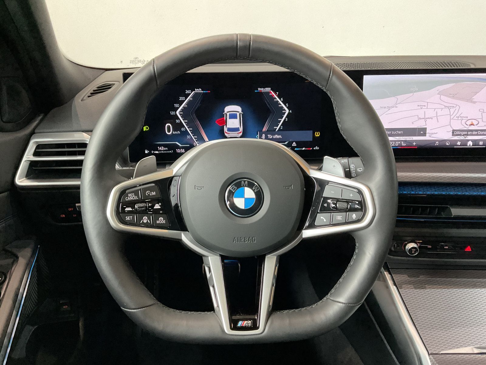 Fahrzeugabbildung BMW 330i xDrive | M Sportpaket pro | Panorama-Glasda