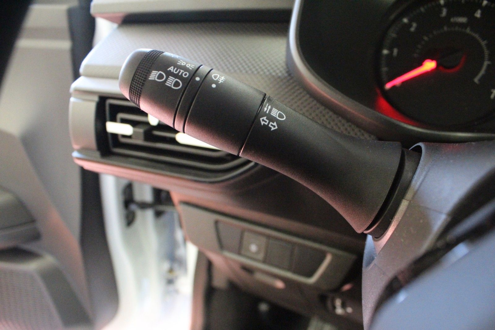 Fahrzeugabbildung Dacia Sandero SCe 65 Essential*Klima*Media Display*