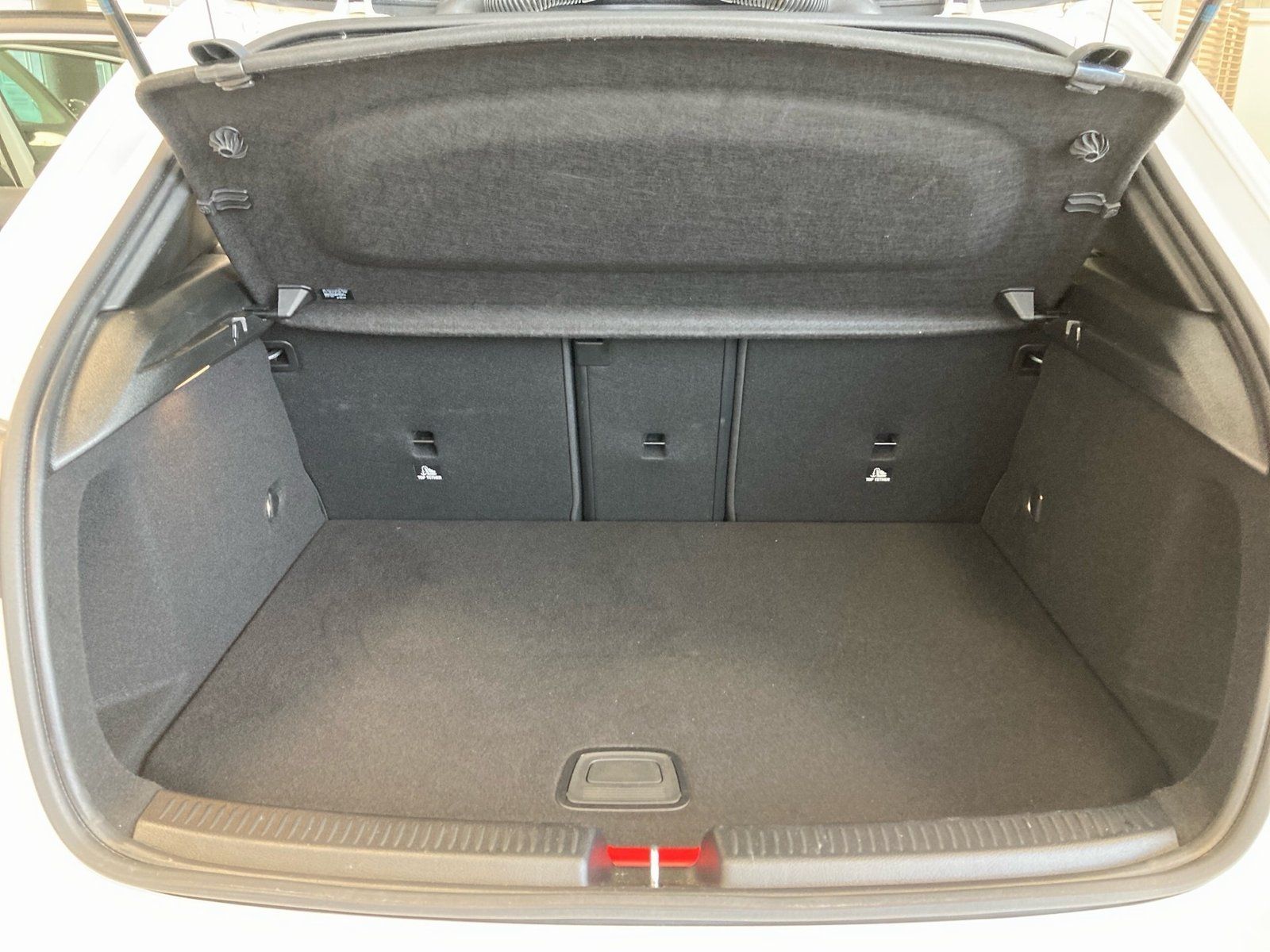 Fahrzeugabbildung Mercedes-Benz A 250 e AMG*LED*CarPlay*MBUX-HighEnd*Parktronic*