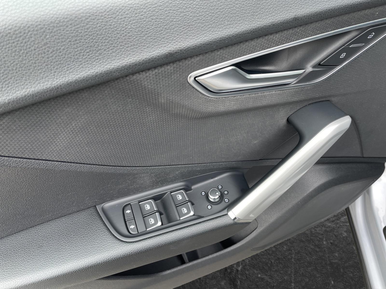 Audi Q2 30 TDI advanced Navi LED Kamera PDC LM Tempo, миниатюра 6