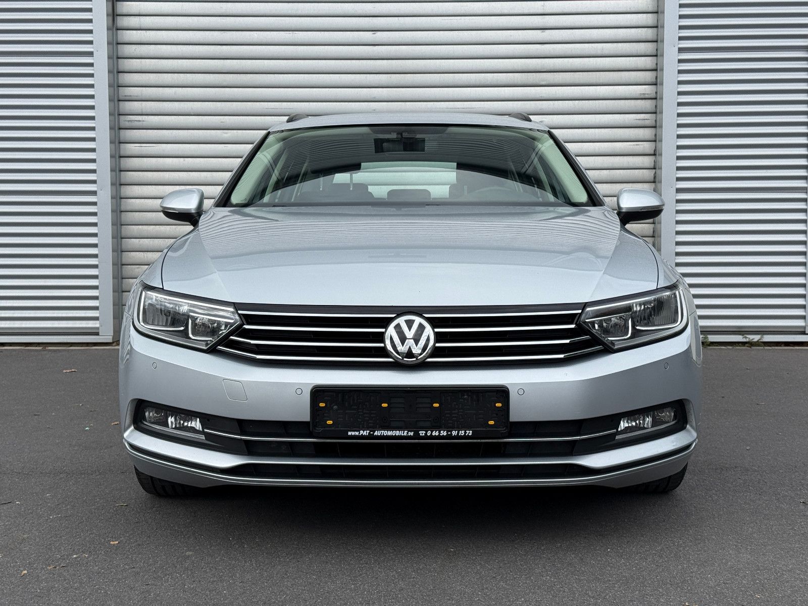 Fahrzeugabbildung Volkswagen Passat Comfortline DSG ACC Navi PDC SHZ Massage