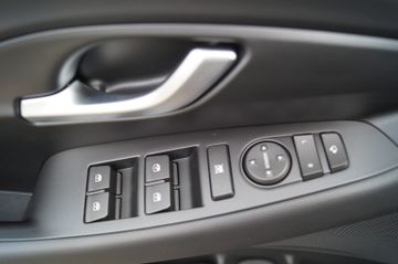Hyundai i30 Kombi DCT-NAVI-LED-KAMERA-SHZG-ALU17-