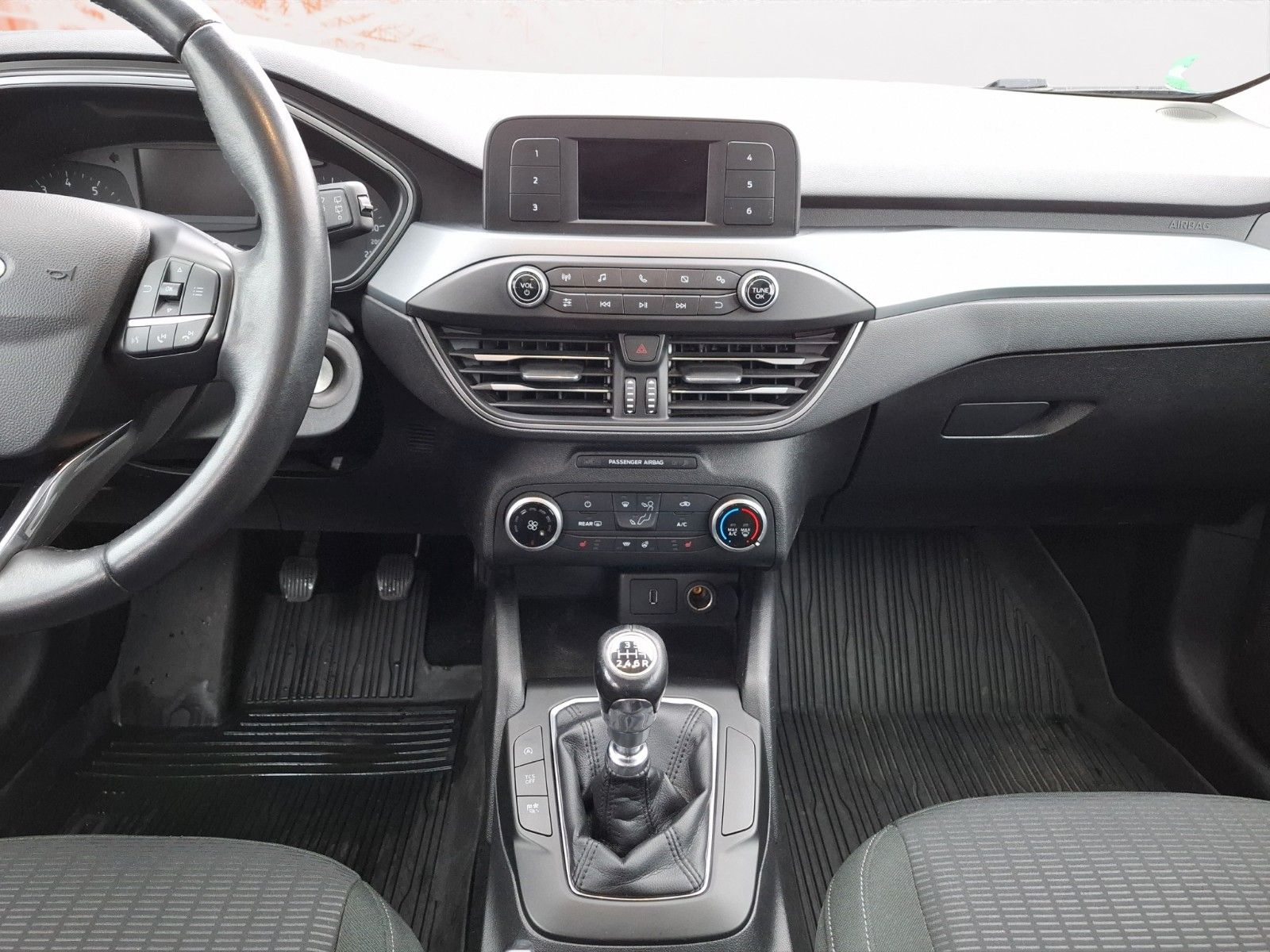 Fahrzeugabbildung Ford Focus Turnier Trend ! LRH ! beh. WSS !