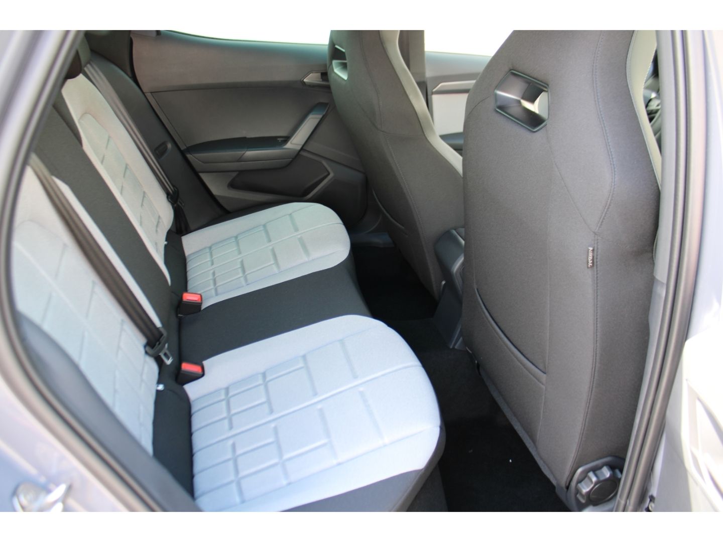 Fahrzeugabbildung SEAT Arona 1.5 TSI 110 kW FR DSG 10J Gar. ACC LED AHK