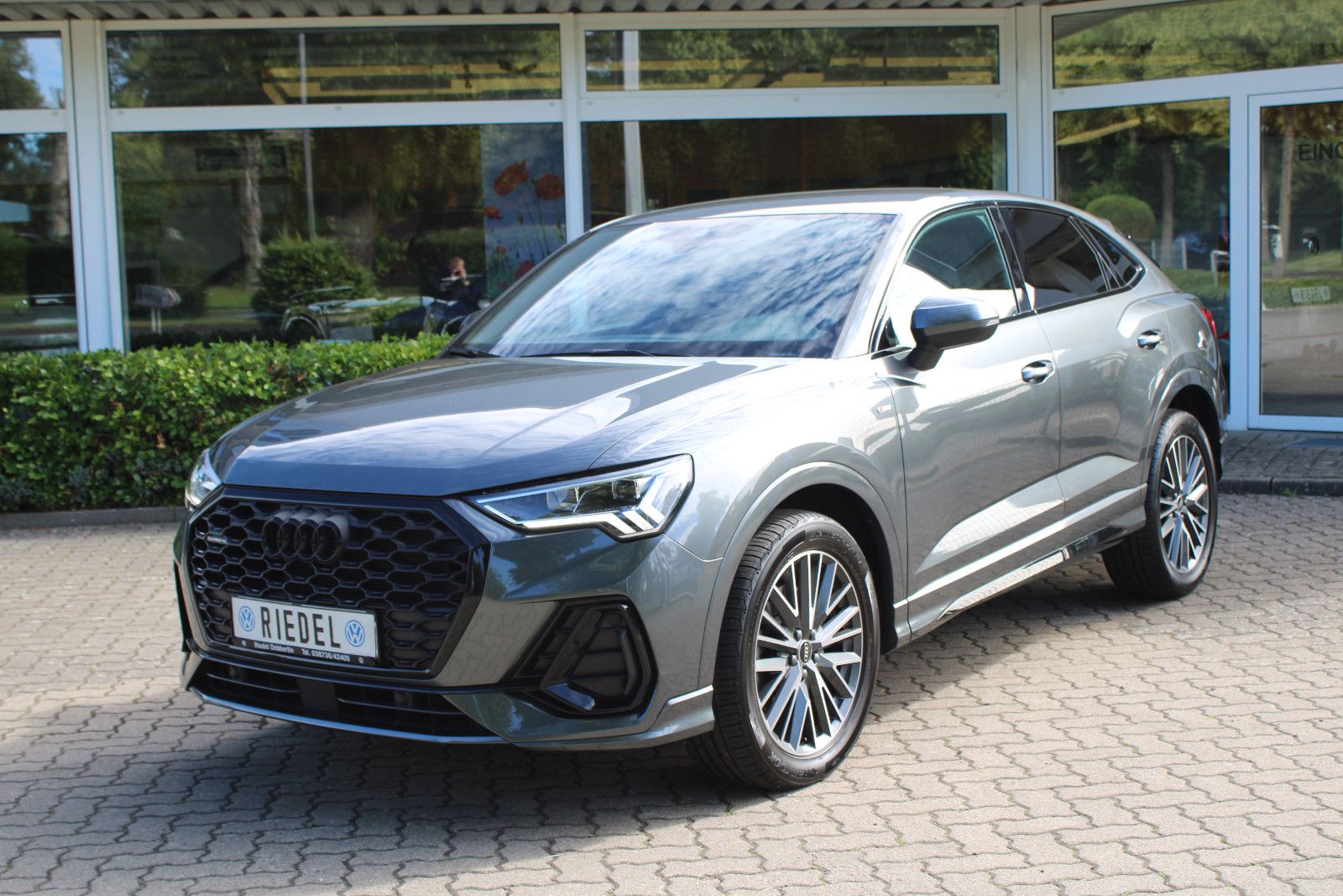 Audi Q3 Sportback 40 TFSI quattro S line foto 2