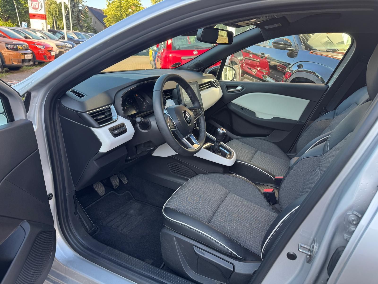 Renault Clio - Bild 14