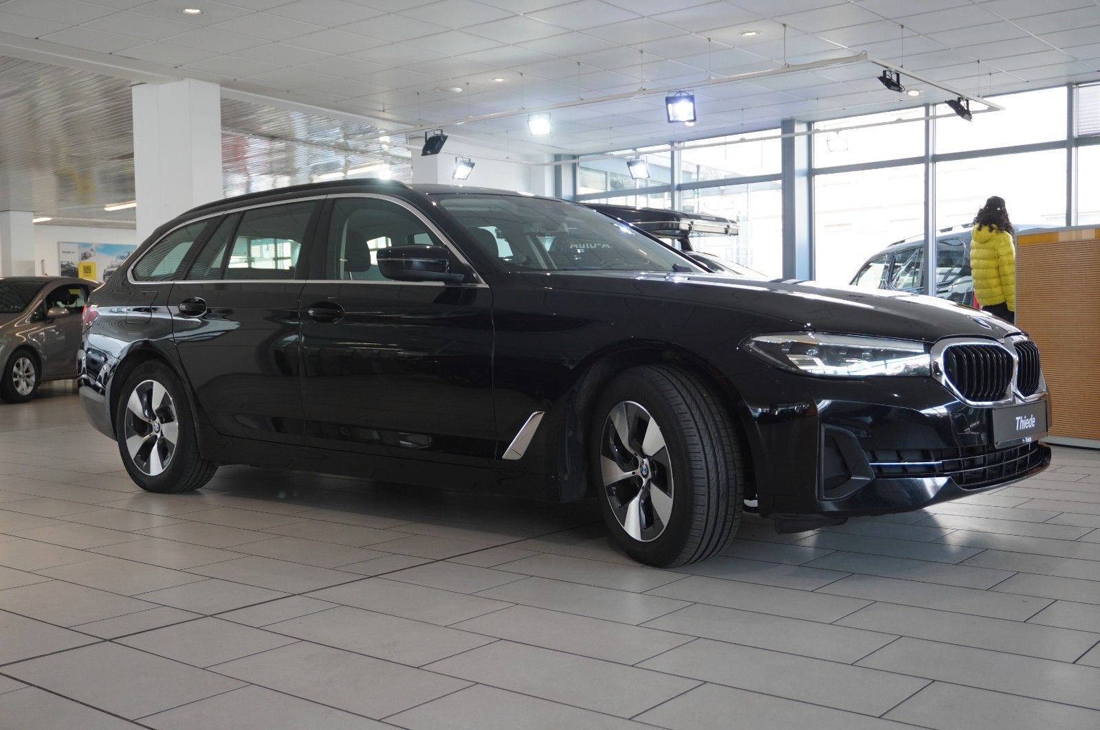 Fahrzeugabbildung BMW 520D TOURING BUSINESS NAVI/LED/VIRTU./SH/HUD/AHK