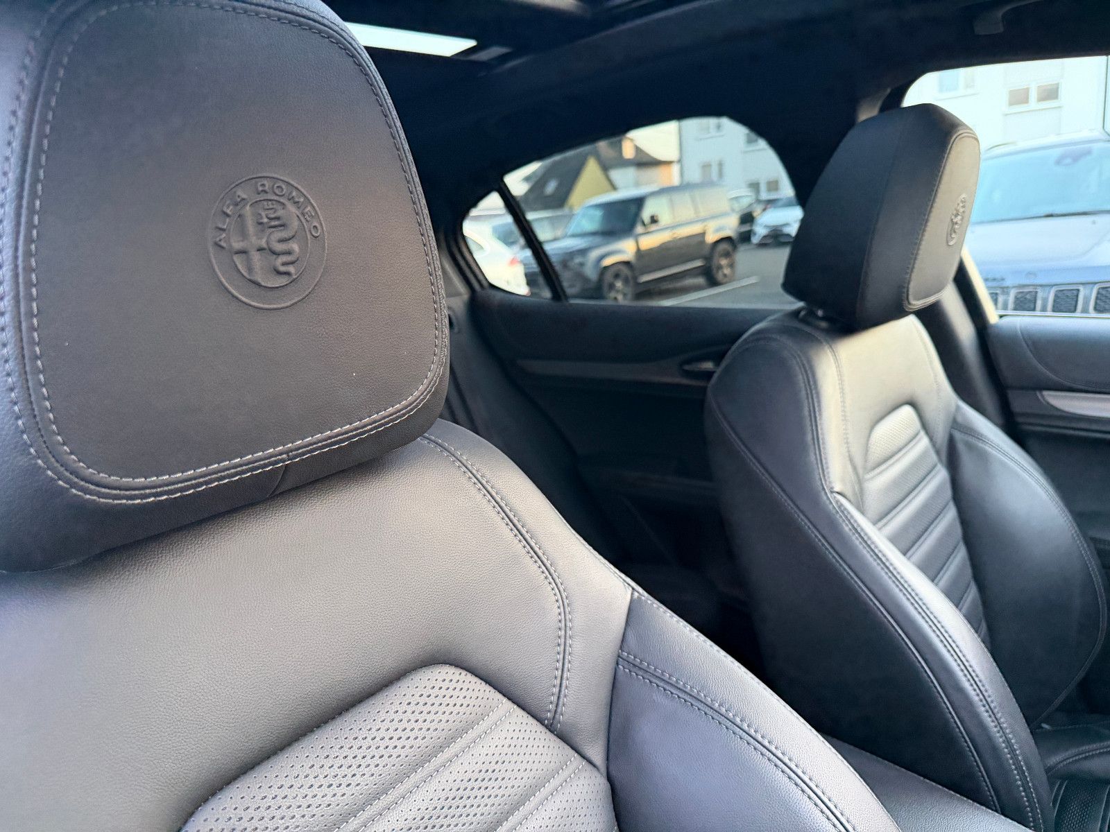 Fahrzeugabbildung Alfa Romeo Stelvio Veloce Q4/PANORAMA/H&K-SOUND/21''ZOLL