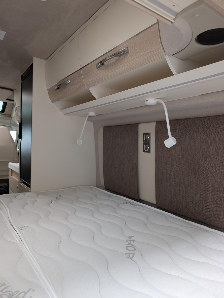 Fahrzeugabbildung Eura Mobil Van V 595 HB Captain-Chair-Sitze, Solar, Skyroof