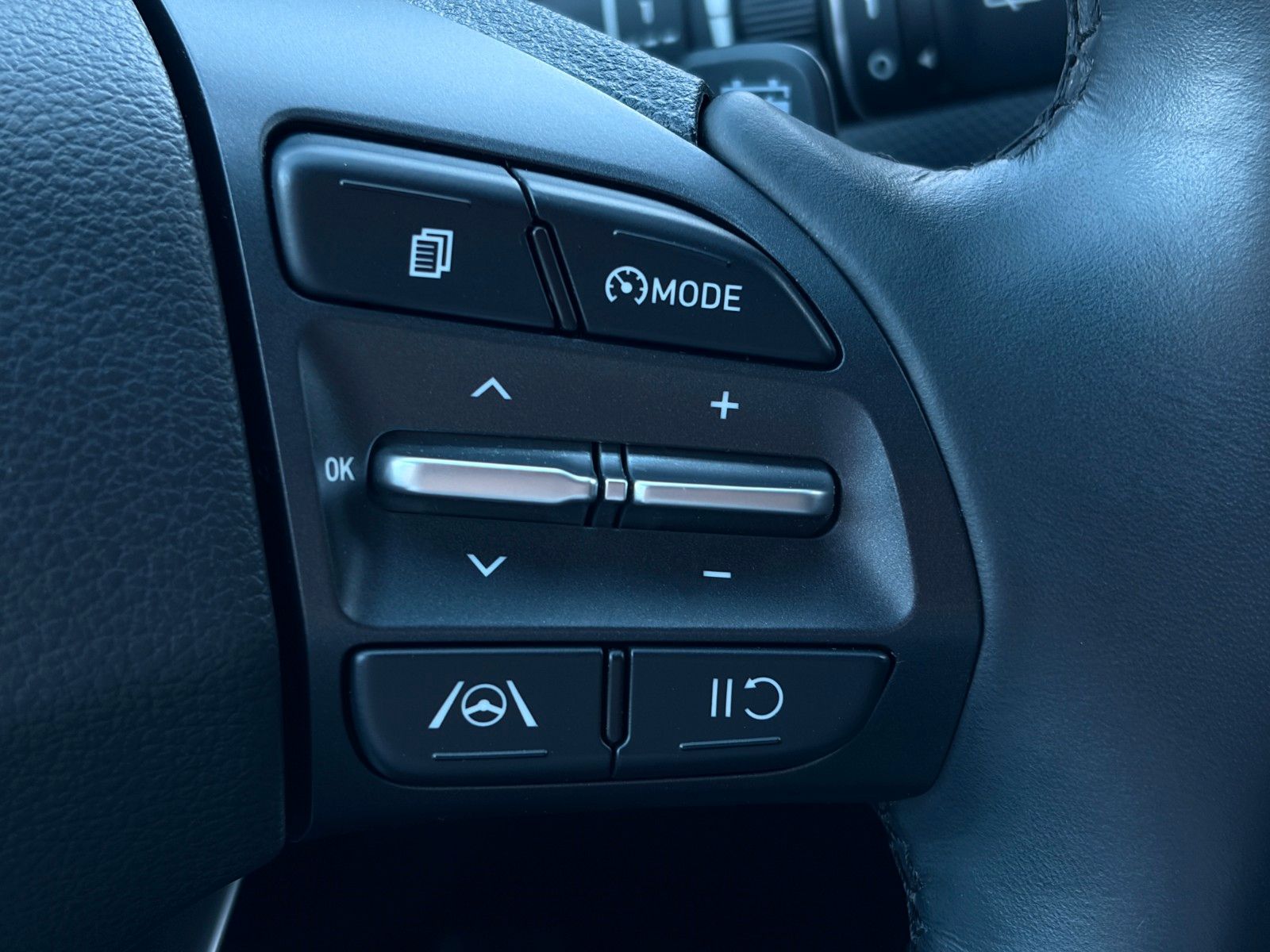 Fahrzeugabbildung Hyundai KONA E 30+ Edition SHZ LHZ LFA LKA CarPlay NAVI