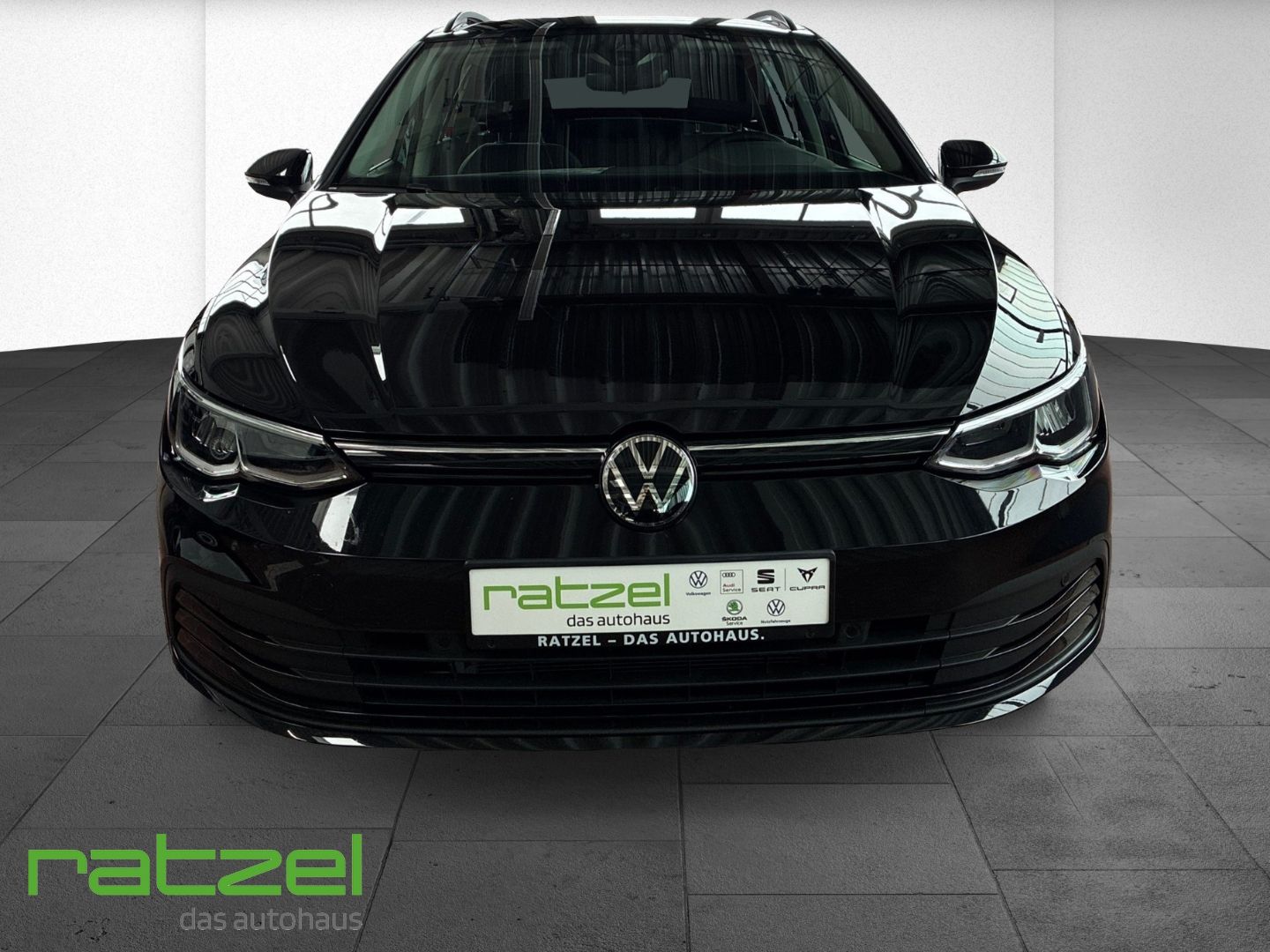 Fahrzeugabbildung Volkswagen Golf Variant VIII 1.0 eTSI Life Navi Digitales C