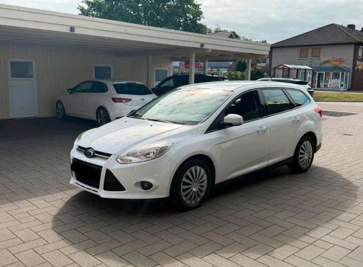 Ford Focus 2013 — вигляд ззаду