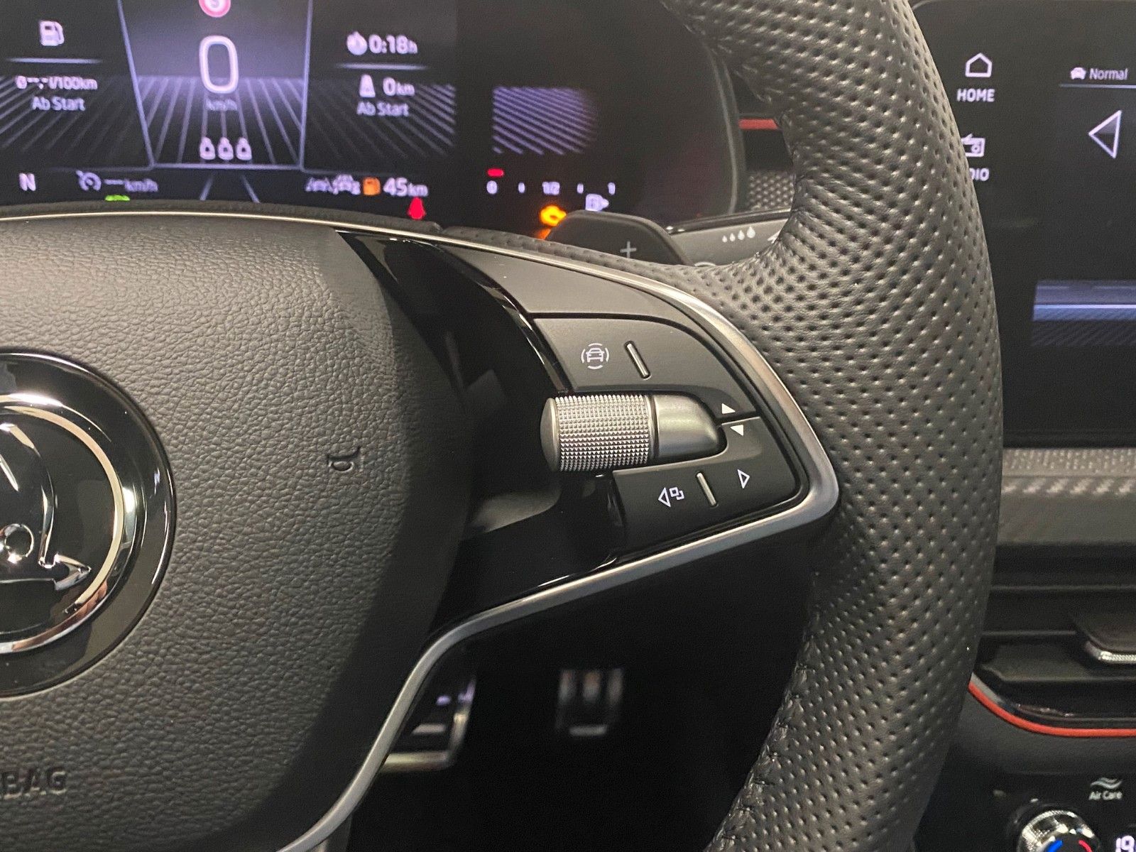 Fahrzeugabbildung SKODA Kamiq 1.0 TSI DSG Monte Carlo+MATRIX+PANORAMA+BC
