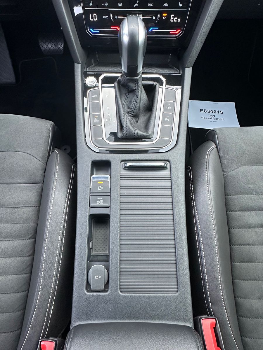 Fahrzeugabbildung Volkswagen Passat Variant 1.4 TSI DSG GTE NAV+LED+PANO+STHZ