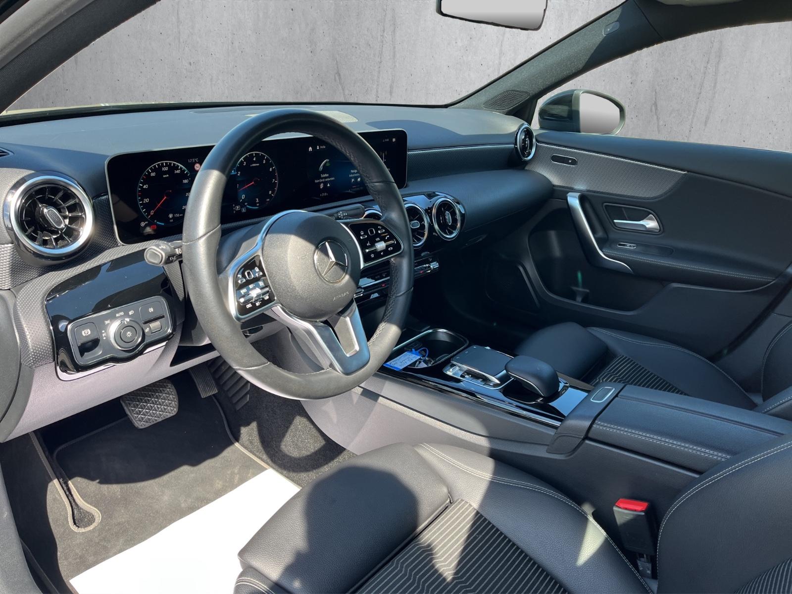 Mercedes-Benz A 250  Business PDC/LANE/APP/NAVI/KLIMAA