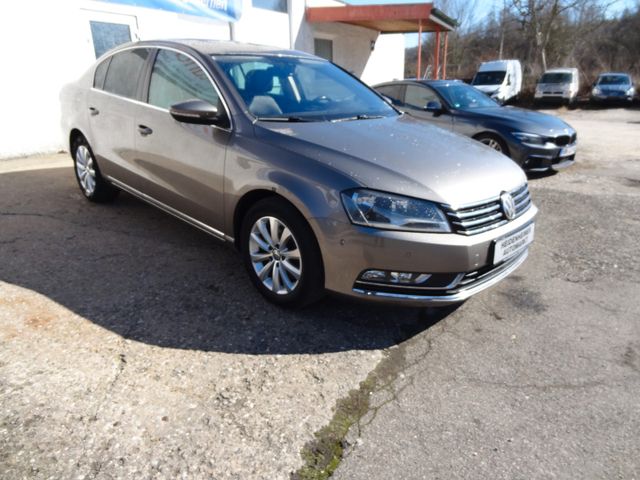 Fahrzeugabbildung Volkswagen Passat Lim. 4x4/Leder/AHK/GSD/Kamera/Navi/StH/
