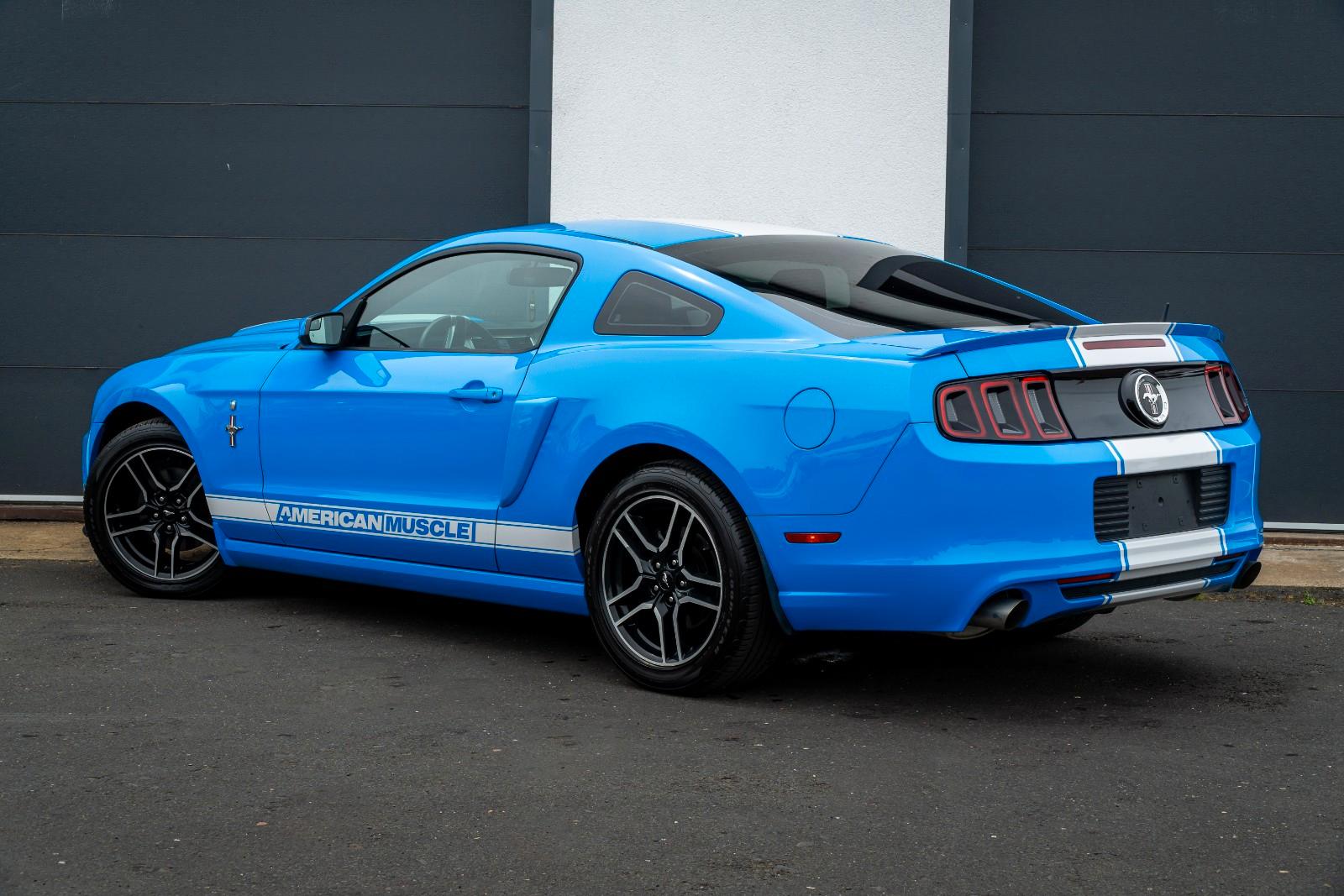 Ford Mustang V6 3,7 -KLIMA/SCHALT/LEDER/SHZ/XENON/R18