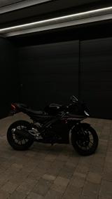 Yamaha YZF-R 125 mit neuer Kette! - YAMAHA YZF R1M