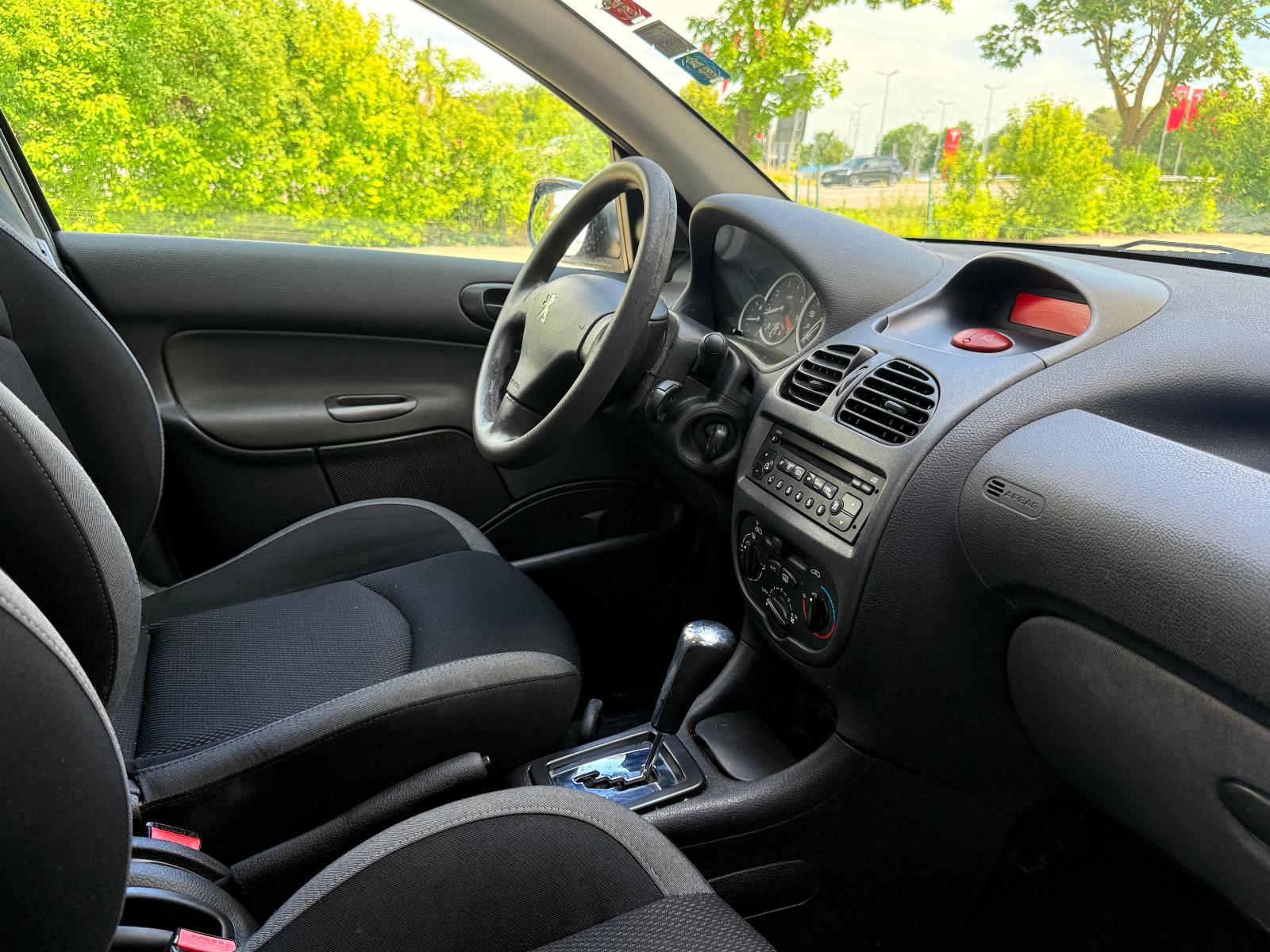 Peugeot  2006 — photo 18