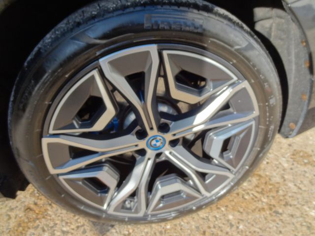 Fahrzeugabbildung BMW iX 40 xDrive Sport/1.Hd/SkyLounge/Laser/Ha/Ka