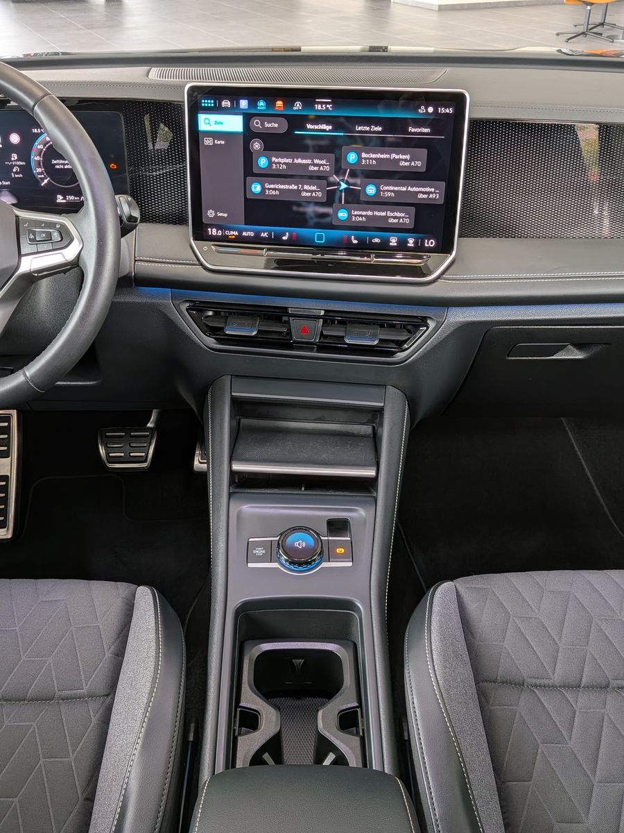 Fahrzeugabbildung Volkswagen Tiguan 1.5 eTSI ENERGY HD-Matrix 360 Pano AHK 19