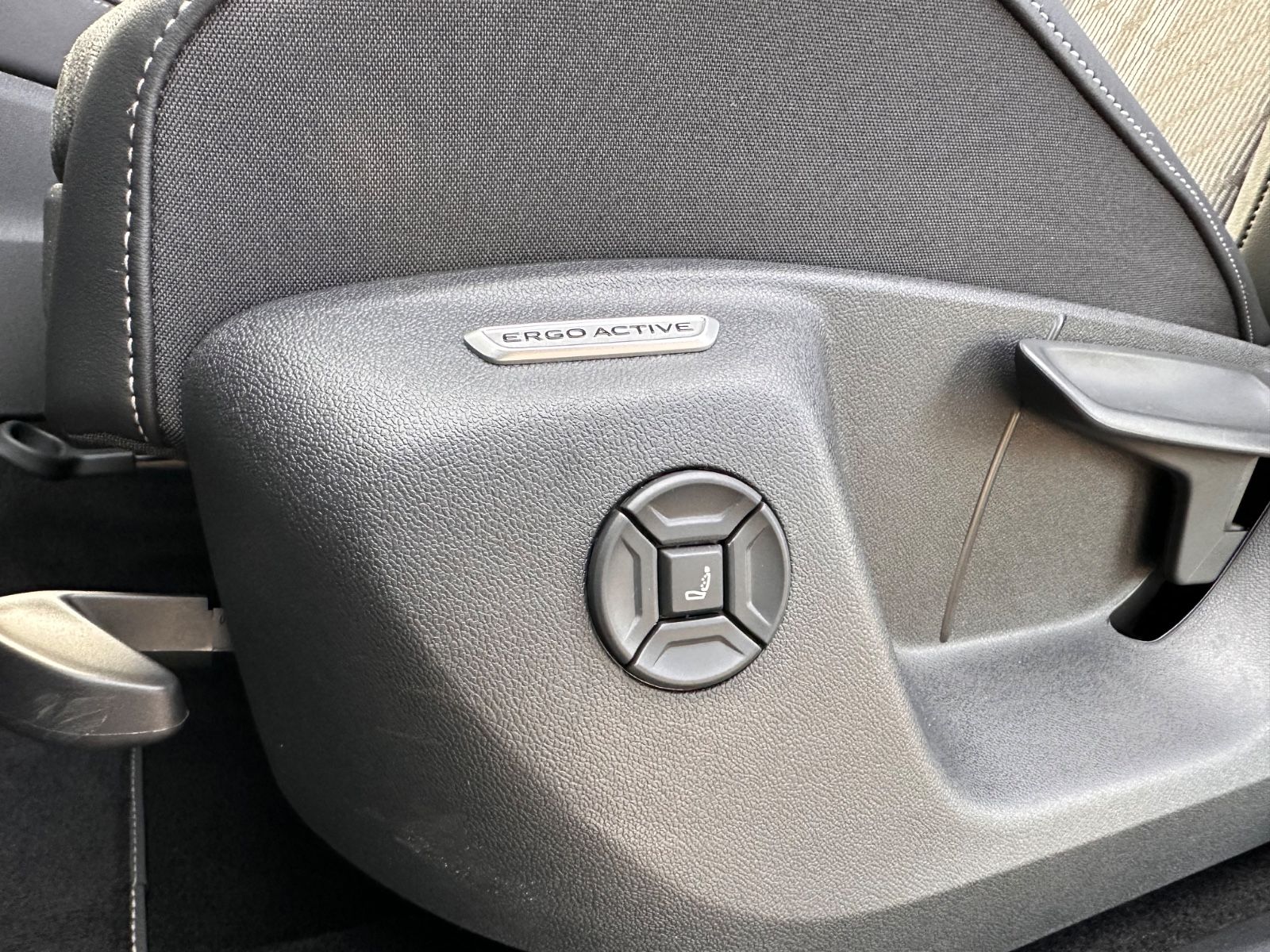 Fahrzeugabbildung Volkswagen Tiguan R-Line 2.0 TDI DSG Black/Pano/Matrix/AHK