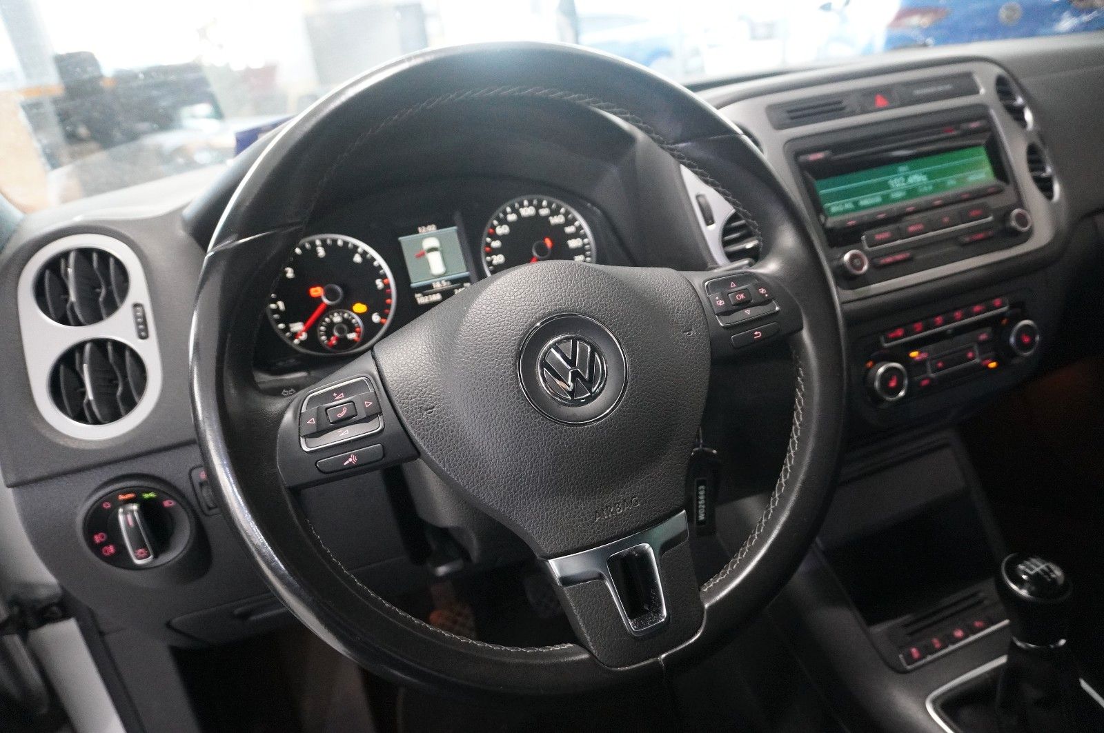 Fahrzeugabbildung Volkswagen Tiguan 2.0D LIFE KLIMA/SHZ/PDC/AUX/NEBEL
