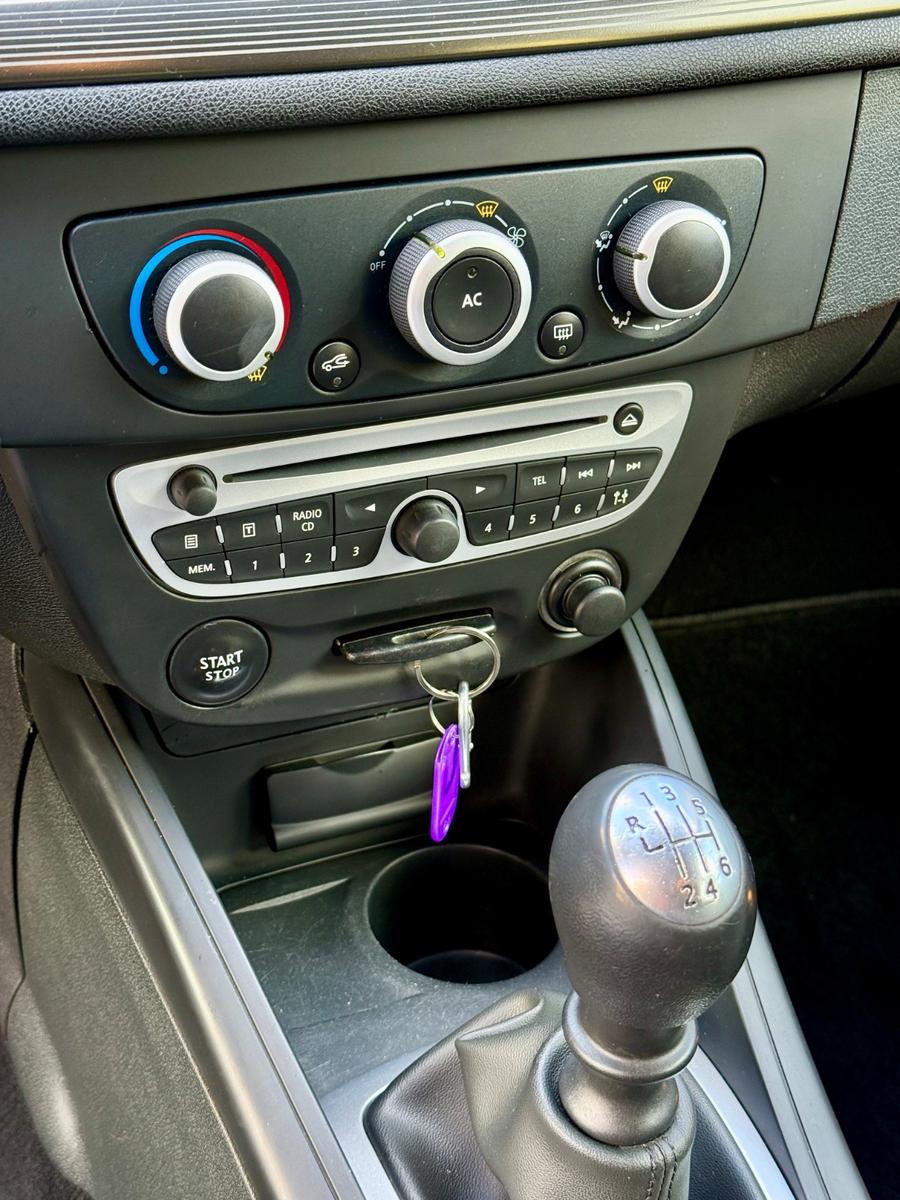Renault Megane 2012 — photo 16