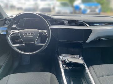 Audi Q8 e-tron - 12
