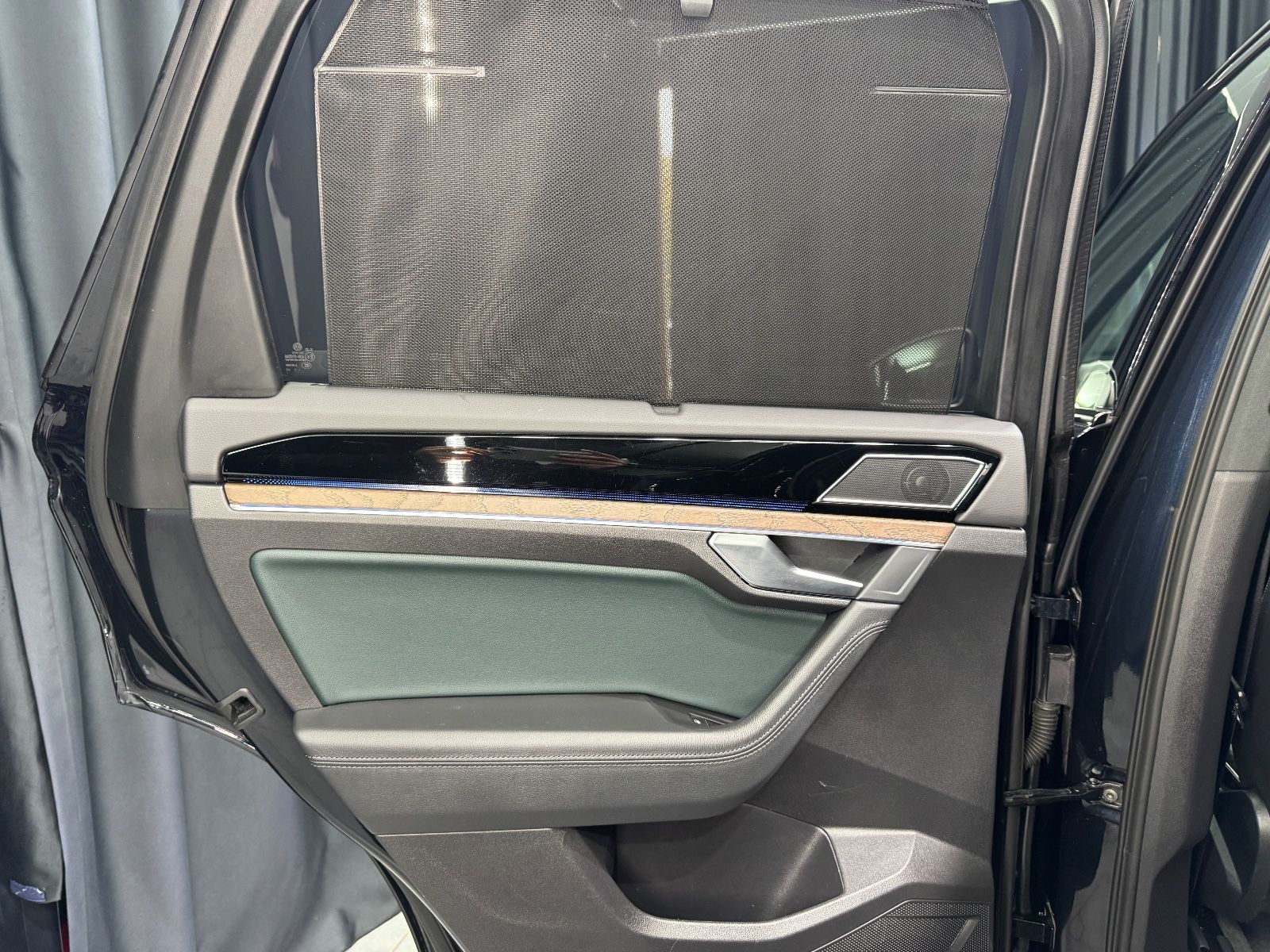 Fahrzeugabbildung Volkswagen Touareg 4.0 TDI V8 Atmosphere 4Motion|R-LINE|AHK