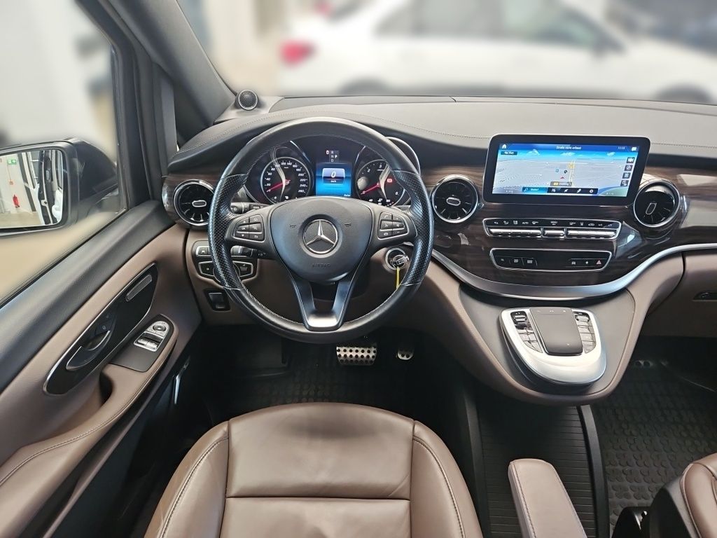 Fahrzeugabbildung Mercedes-Benz V 300 d Avantgarde Edition lang AMG 2,5AHK Tisch