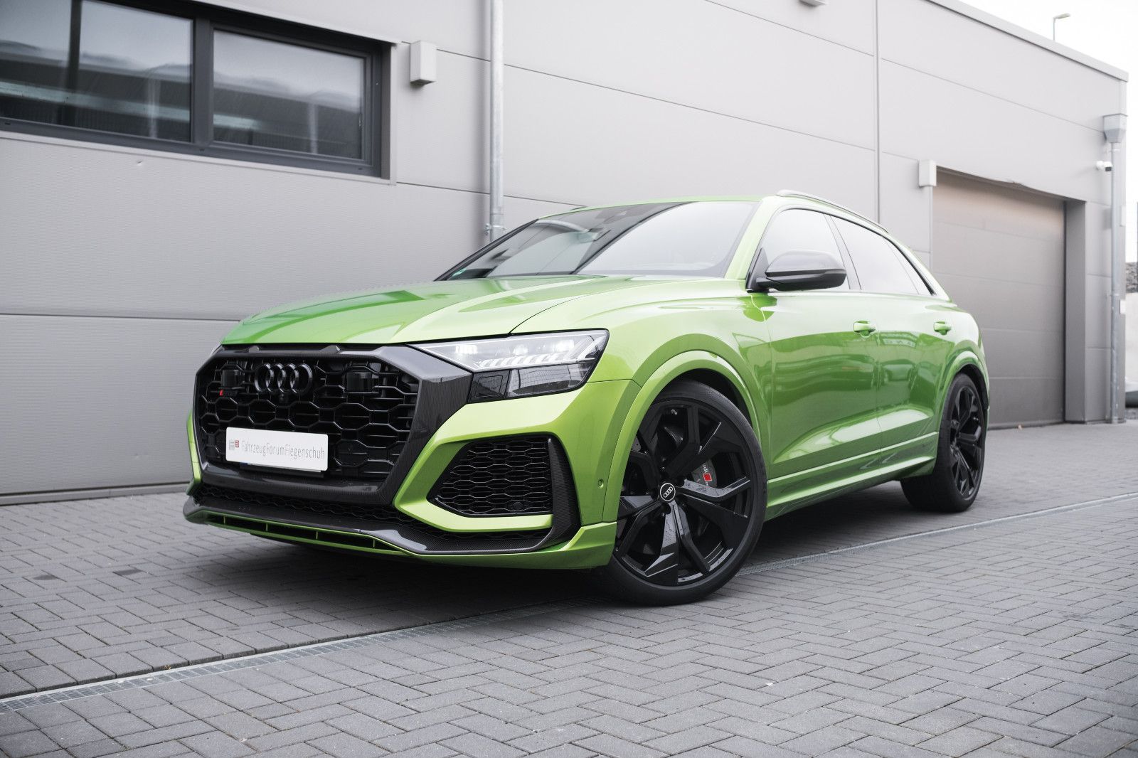 Fahrzeugabbildung Audi RSQ8  4.0 TFSI quattro-Keramik-Matrix-LED-Sitzb.