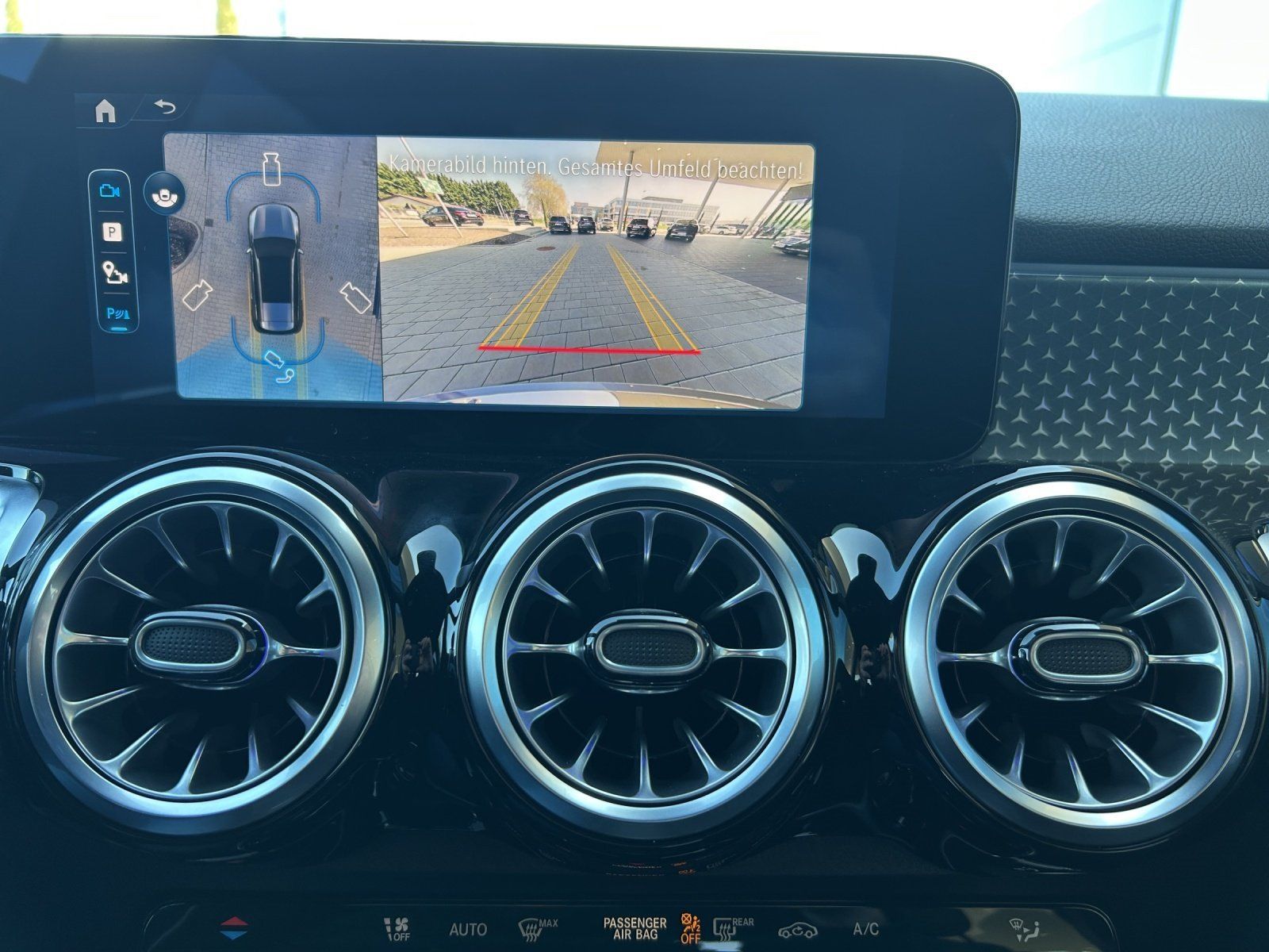 Fahrzeugabbildung Mercedes-Benz GLB 200 AMG 360° AHK KeyGo DISTRONIC Multibeam