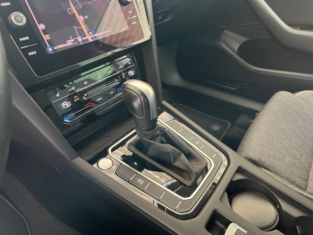 Fahrzeugabbildung Volkswagen Passat Variant 1.5 TSI DSG BUSINESS NAV AHK GJR
