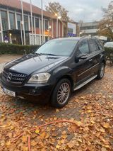 Mercedes-Benz ML 320 CDI 4MATIC-AMG/H&K/360/softcl. - Mercedes-Benz ML 320: AMG