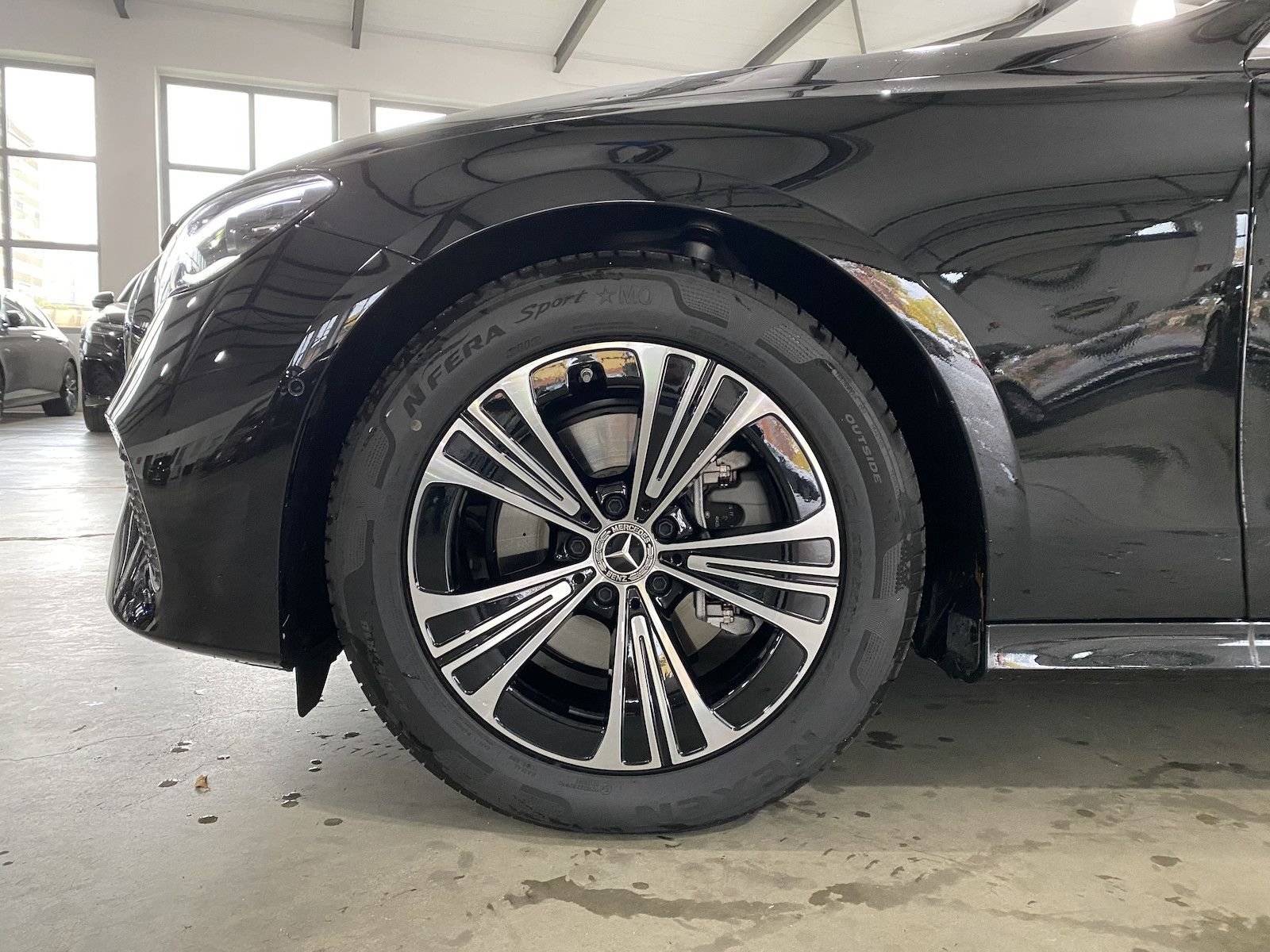 Fahrzeugabbildung Mercedes-Benz E 220 d T 4M Exclusiv/HYPER/PANO/Leder/Pano/DIS/