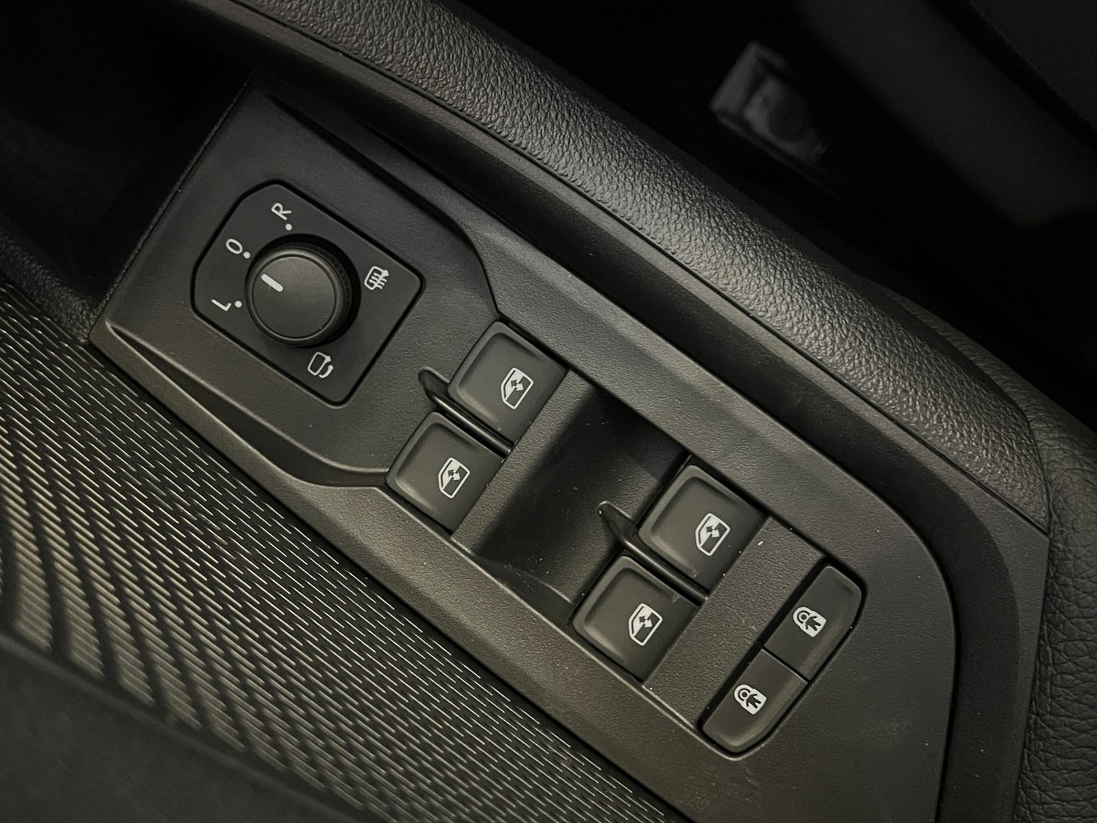 Fahrzeugabbildung SKODA Octavia Combi IV Selection 1.5 TSI mHEV DSG *AHK