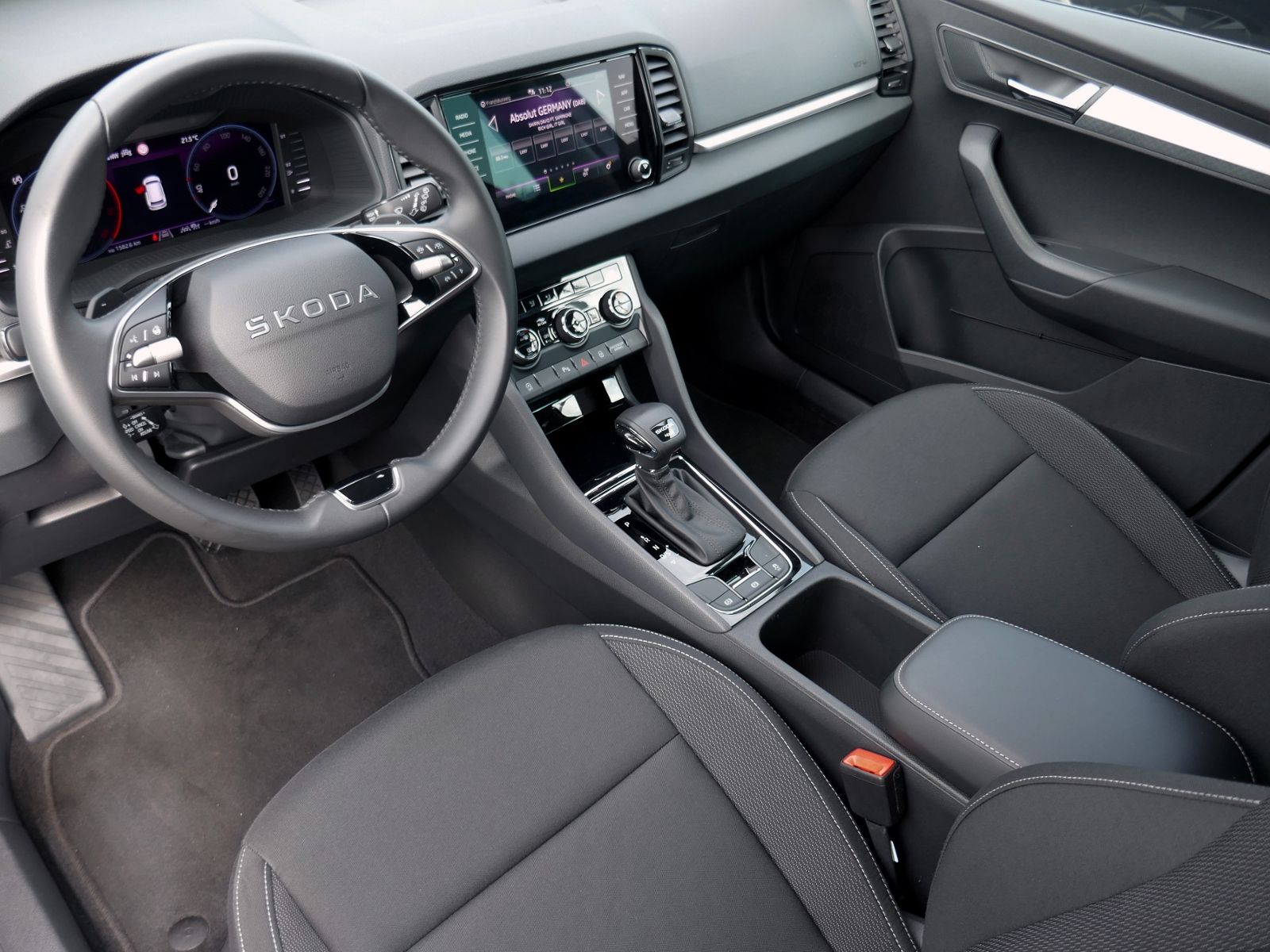 Fahrzeugabbildung SKODA Karoq Tour 4x4 2.0 TDI | LED AHK RFK ACC