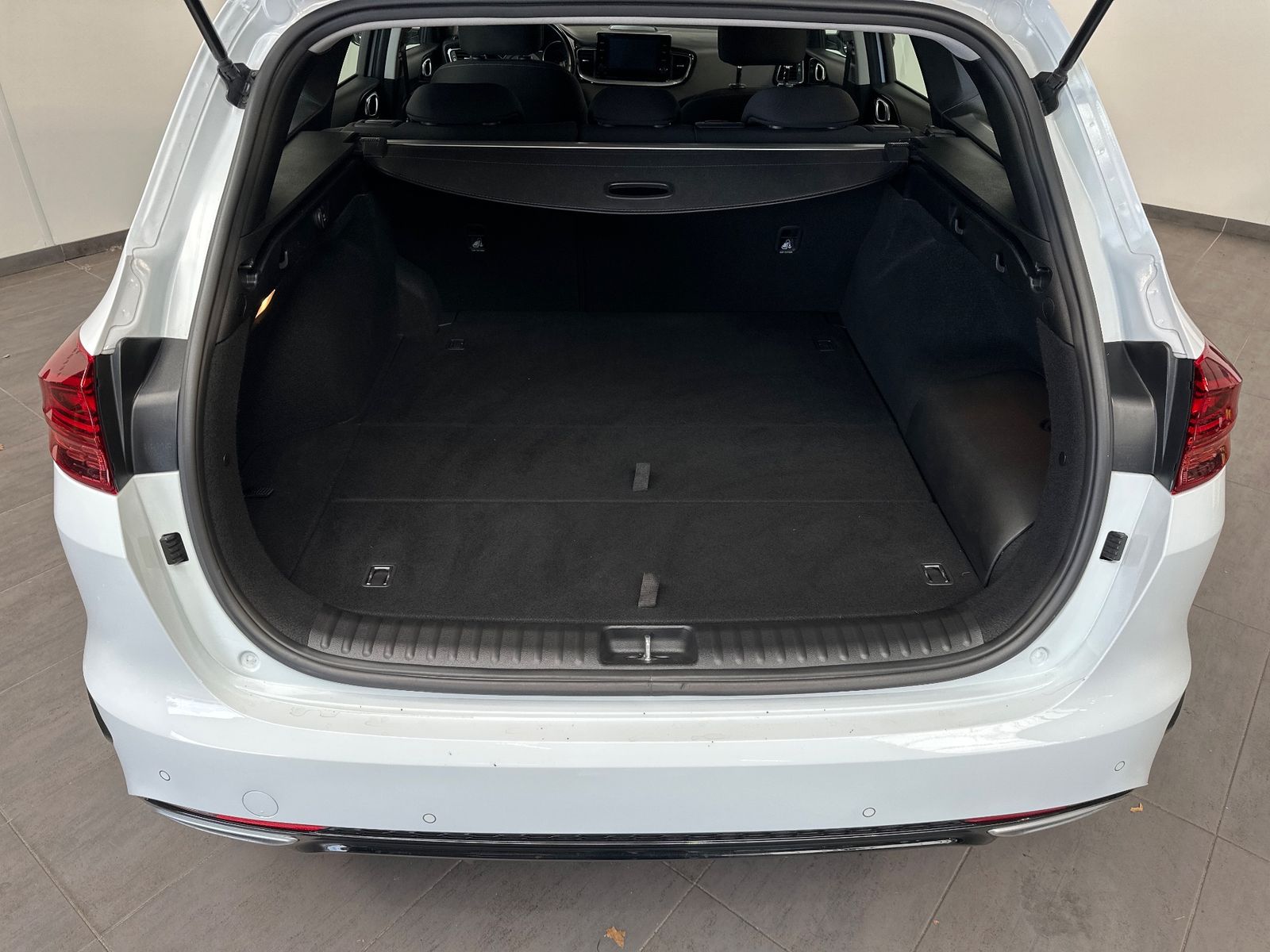Fahrzeugabbildung Kia cee'd Sportswagon 1.6 GDI Plug-in Hybrid LED+KAM