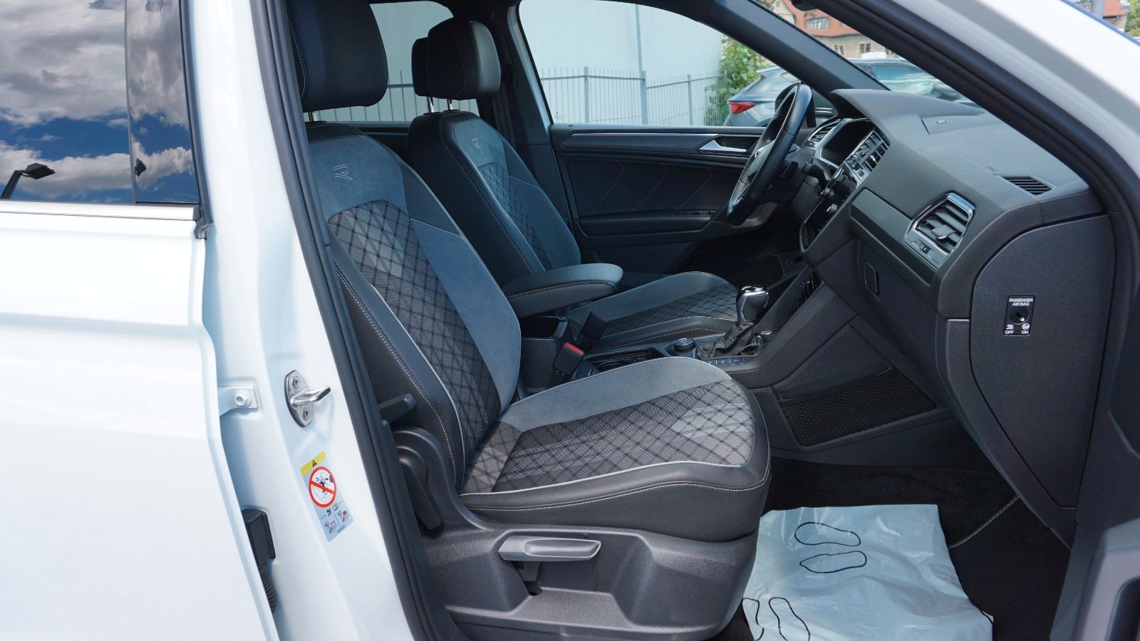 Fahrzeugabbildung Volkswagen Tiguan Allspace R-Line 4M LED,Navi,PDC,AHK