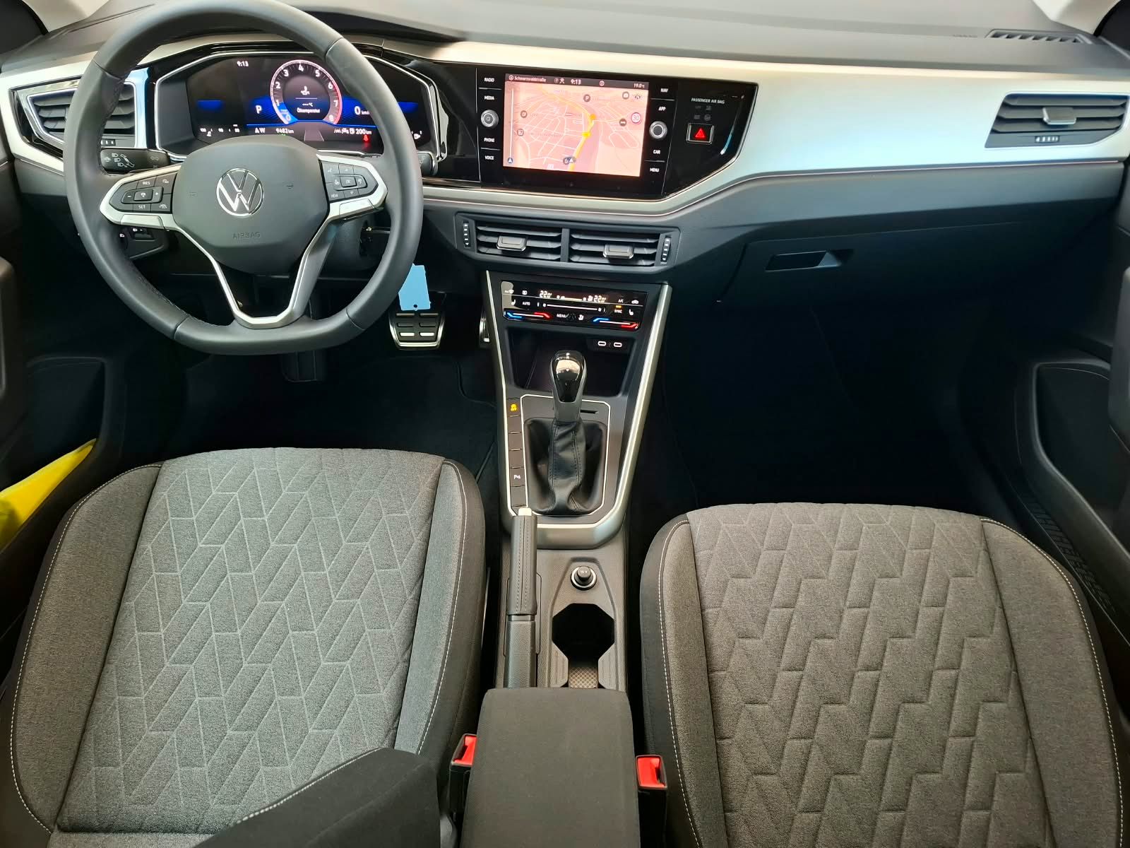 Fahrzeugabbildung Volkswagen Polo Move 1.0 TSI DSG + IQ.Drive + Kamera + LED