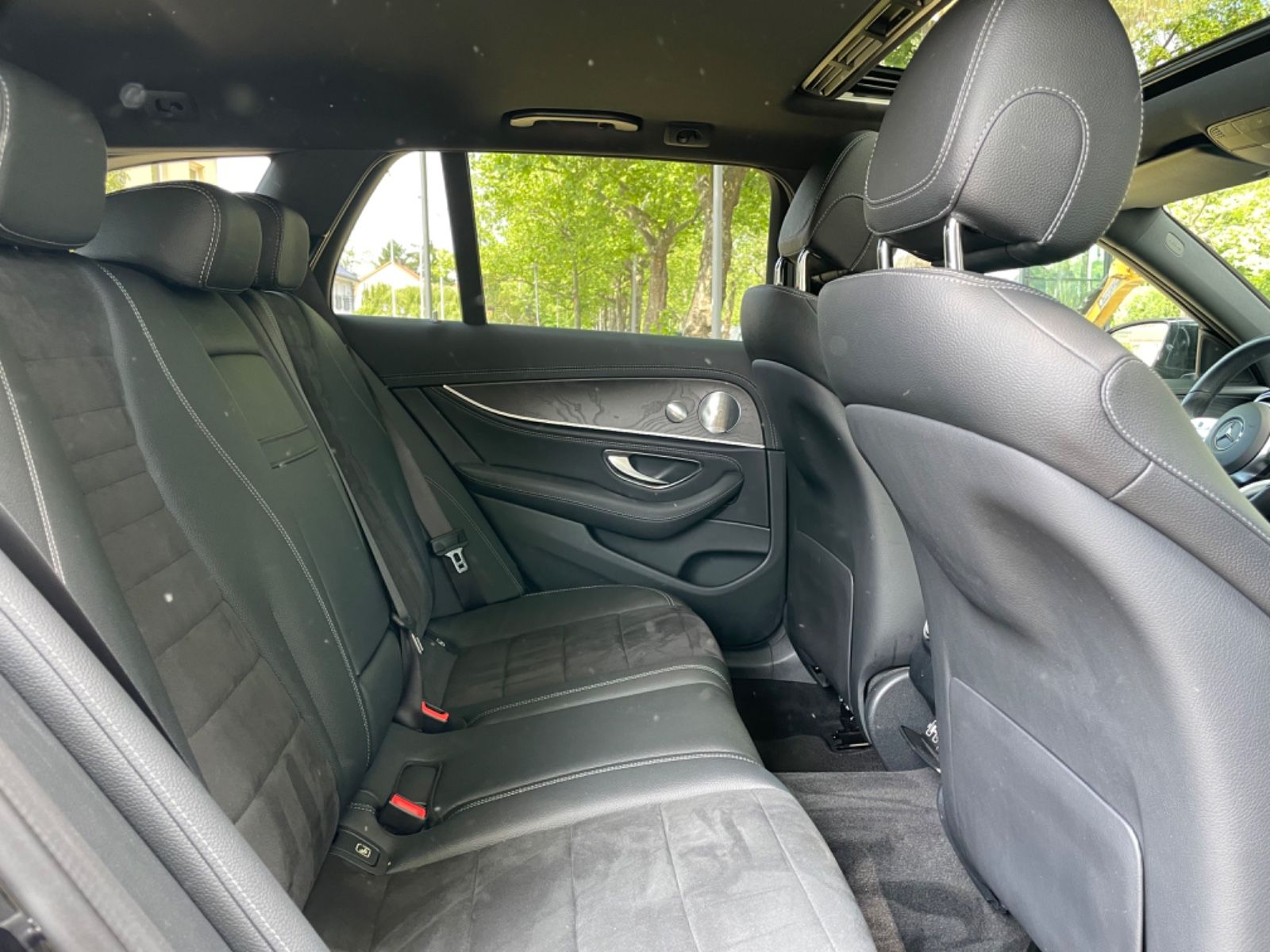 Fahrzeugabbildung Mercedes-Benz E 400d 4Matic AMG*Burmester*Airmatic*Distronic*