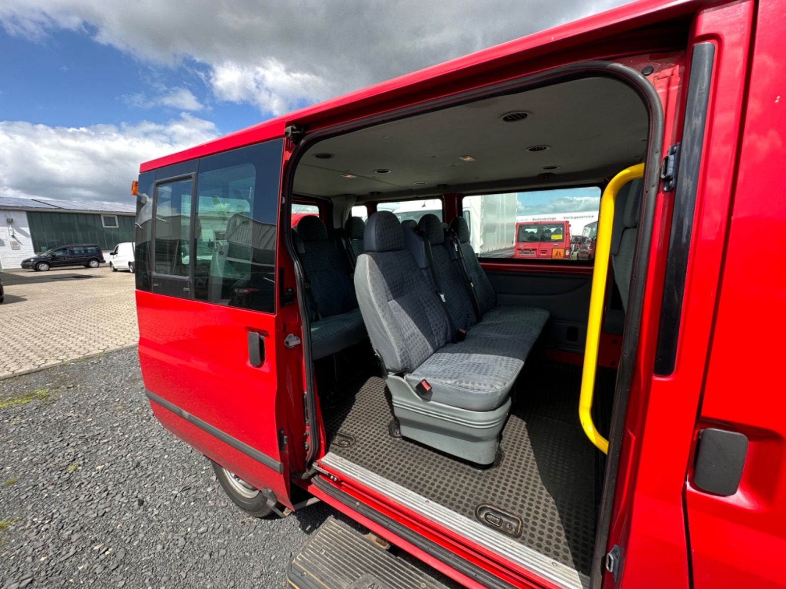 Fahrzeugabbildung Ford Transit Kombi FT 280 K*9 Sitzer*8038*