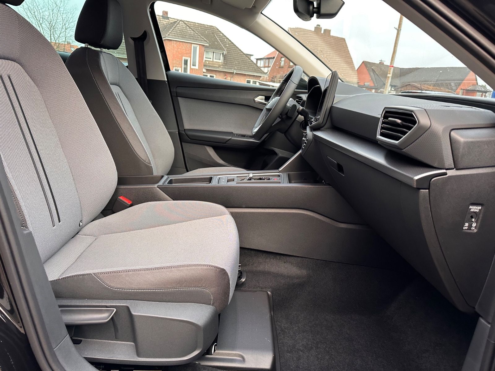 Fahrzeugabbildung SEAT Leon ST 1.5 eTSI Style DSG AHK/ACC/LED/SHZG/PDC