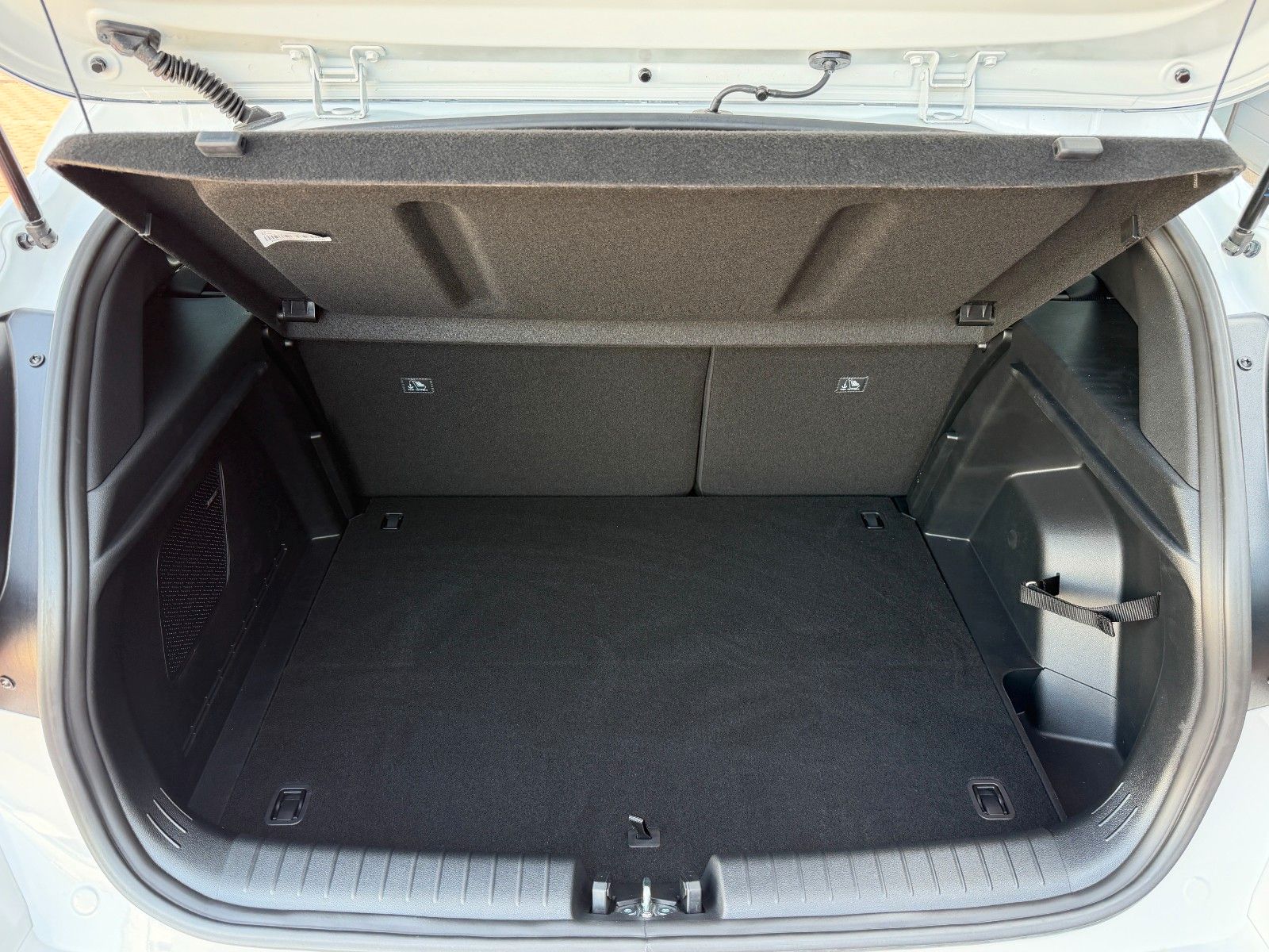 Fahrzeugabbildung Hyundai BAYON 1.0 T-GDI Blackline *Navi*Kamera*BOSE*LED*