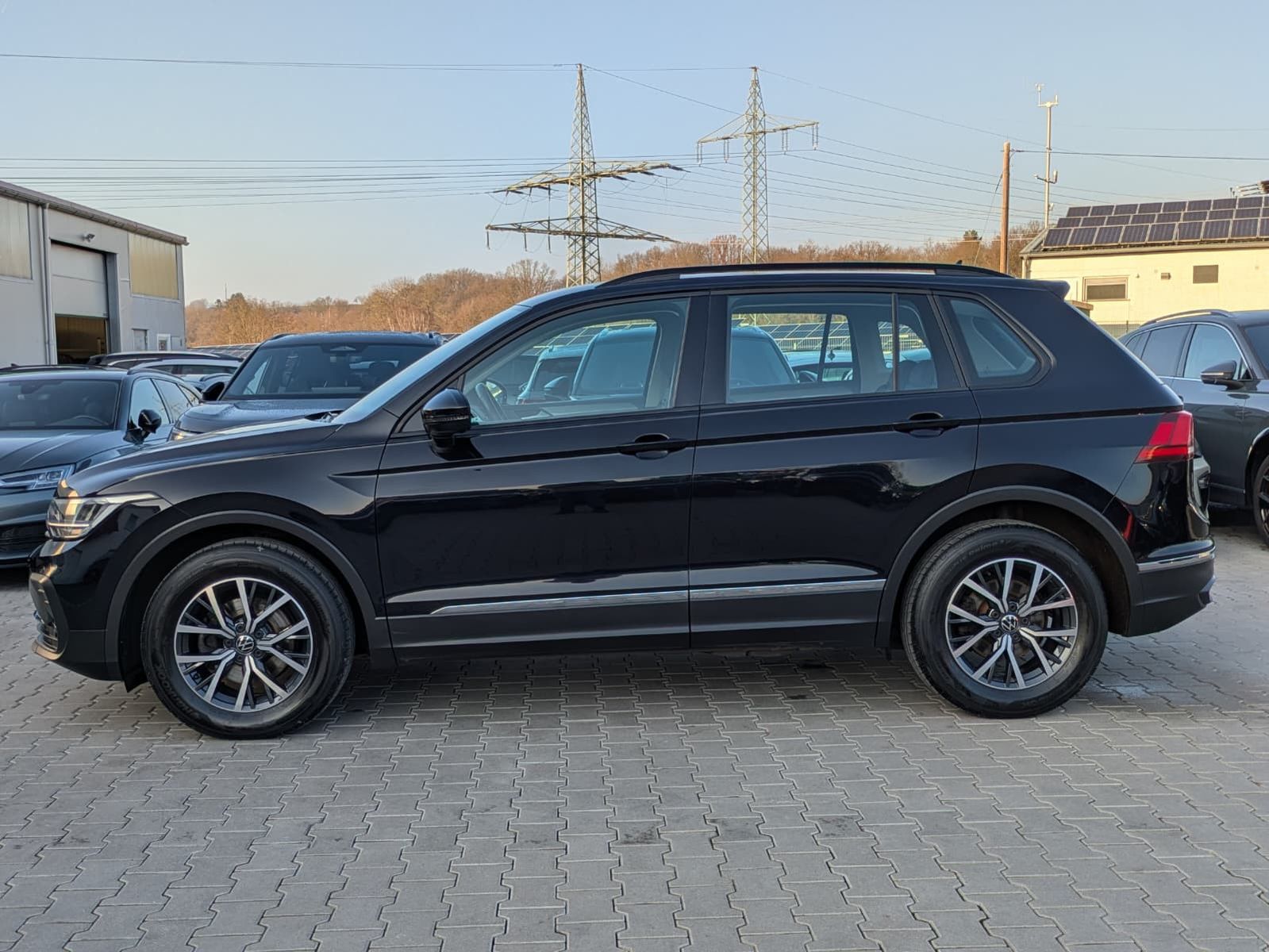 Fahrzeugabbildung Volkswagen Tiguan 2.0 TDI Life LED*AHK*ACC*SHZ*NAVI*APP