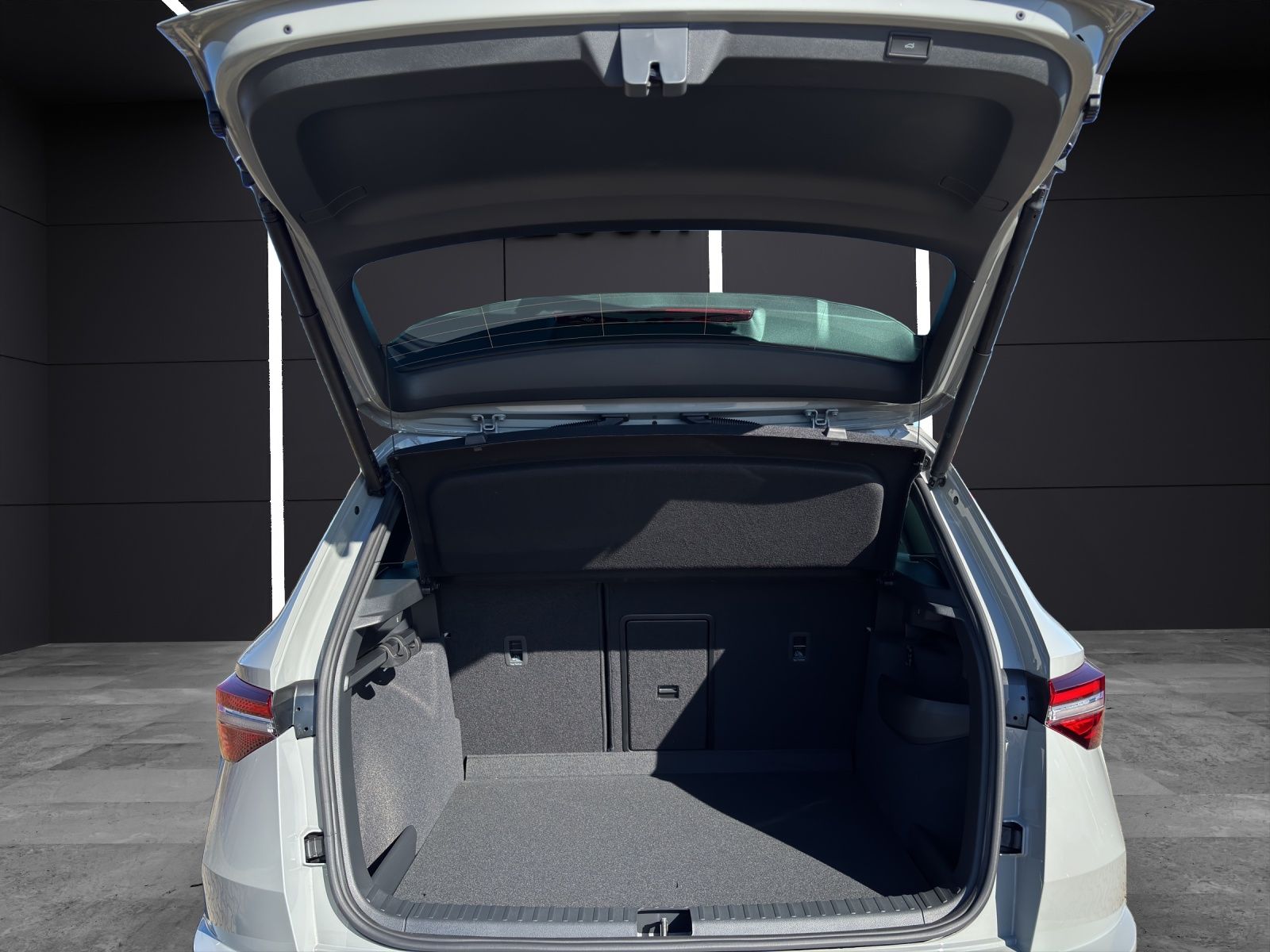 Fahrzeugabbildung SKODA Karoq Sportline 2.0 TSI 4x4 AHZ Matrix LED ACC C