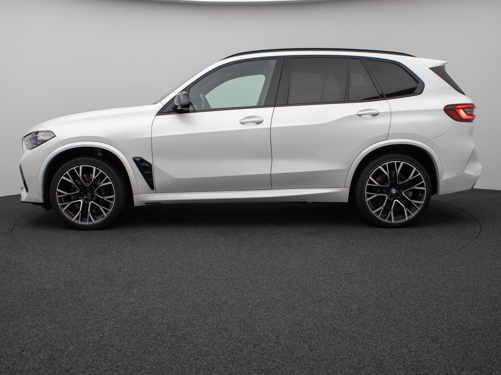 Fahrzeugabbildung BMW X5 M  Competition Panorama Laser 360°B&W SoftCL